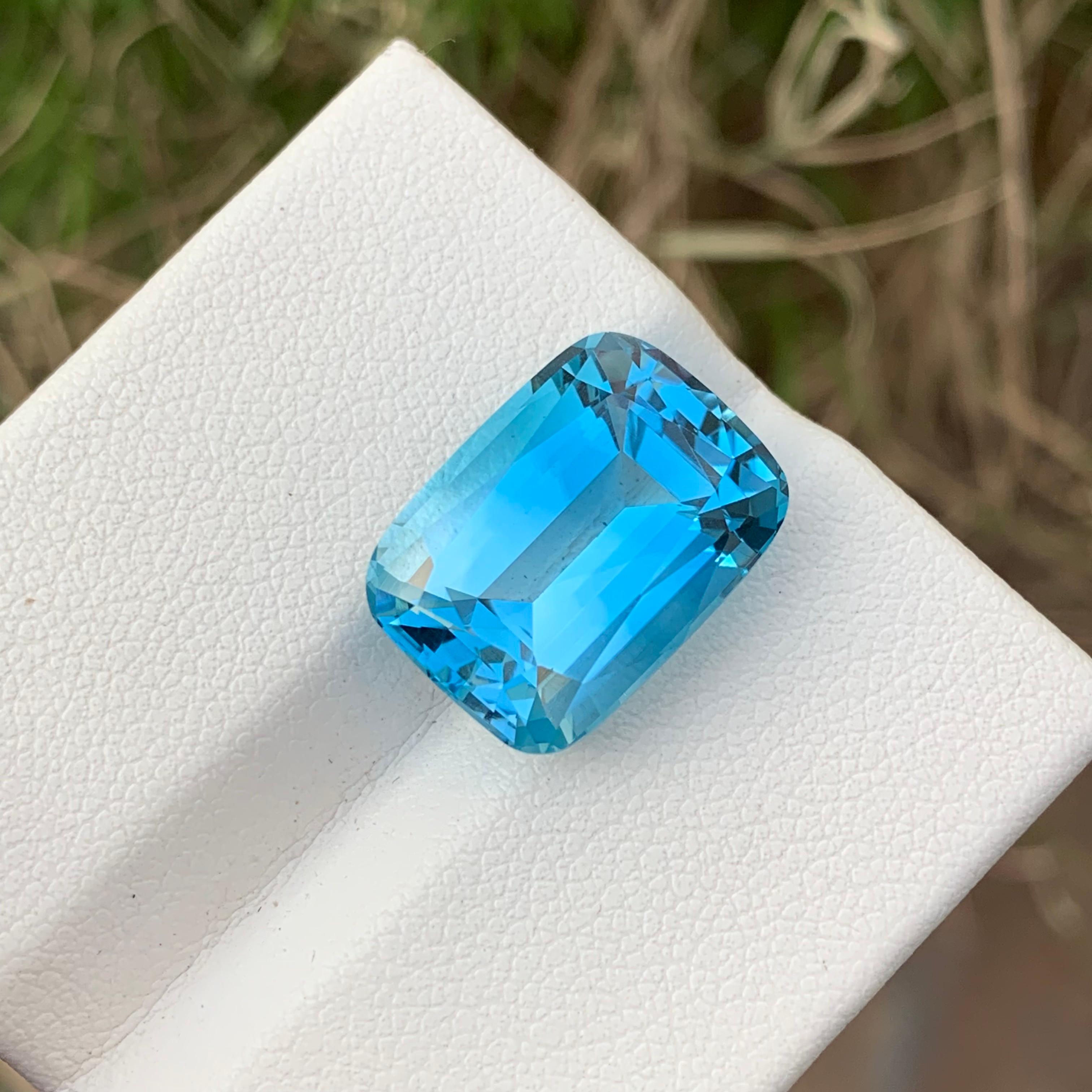 Gorgeous 14.95 Cts Faceted Blue Topaz Gemstone Long Cushion Cut From Brazil Mine For Sale 8