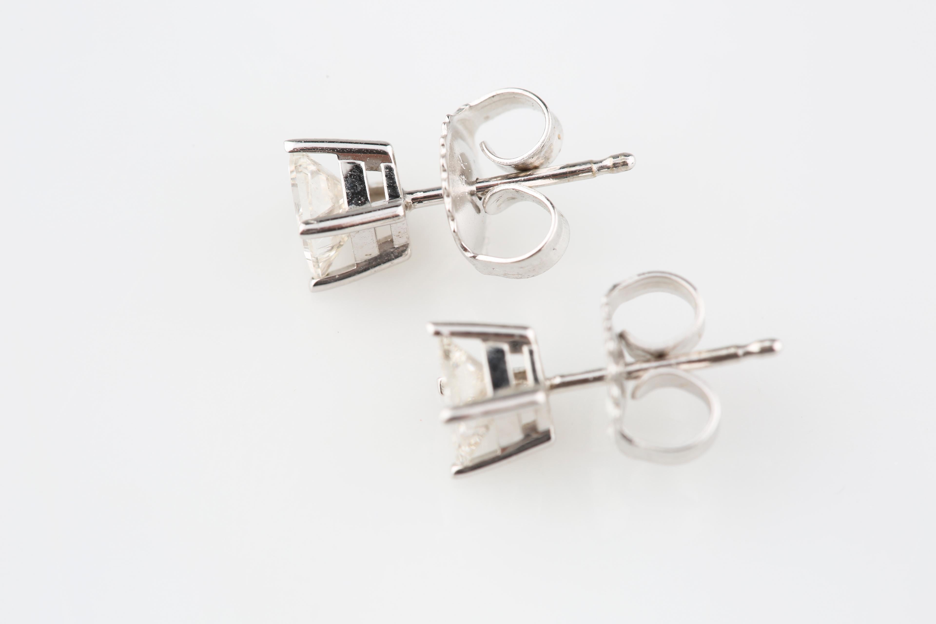 Beautiful Princess Cut Diamond Stud Earrings
Four-Prong 14k White Gold Screwback Settings
Total Diamond Weight = 0.61 cts
Average Color = I
Average Clarity = SI3
NOTE: One diamond has minor chip.
Total Mass = 1.1 grams
Gorgeous Gift!
