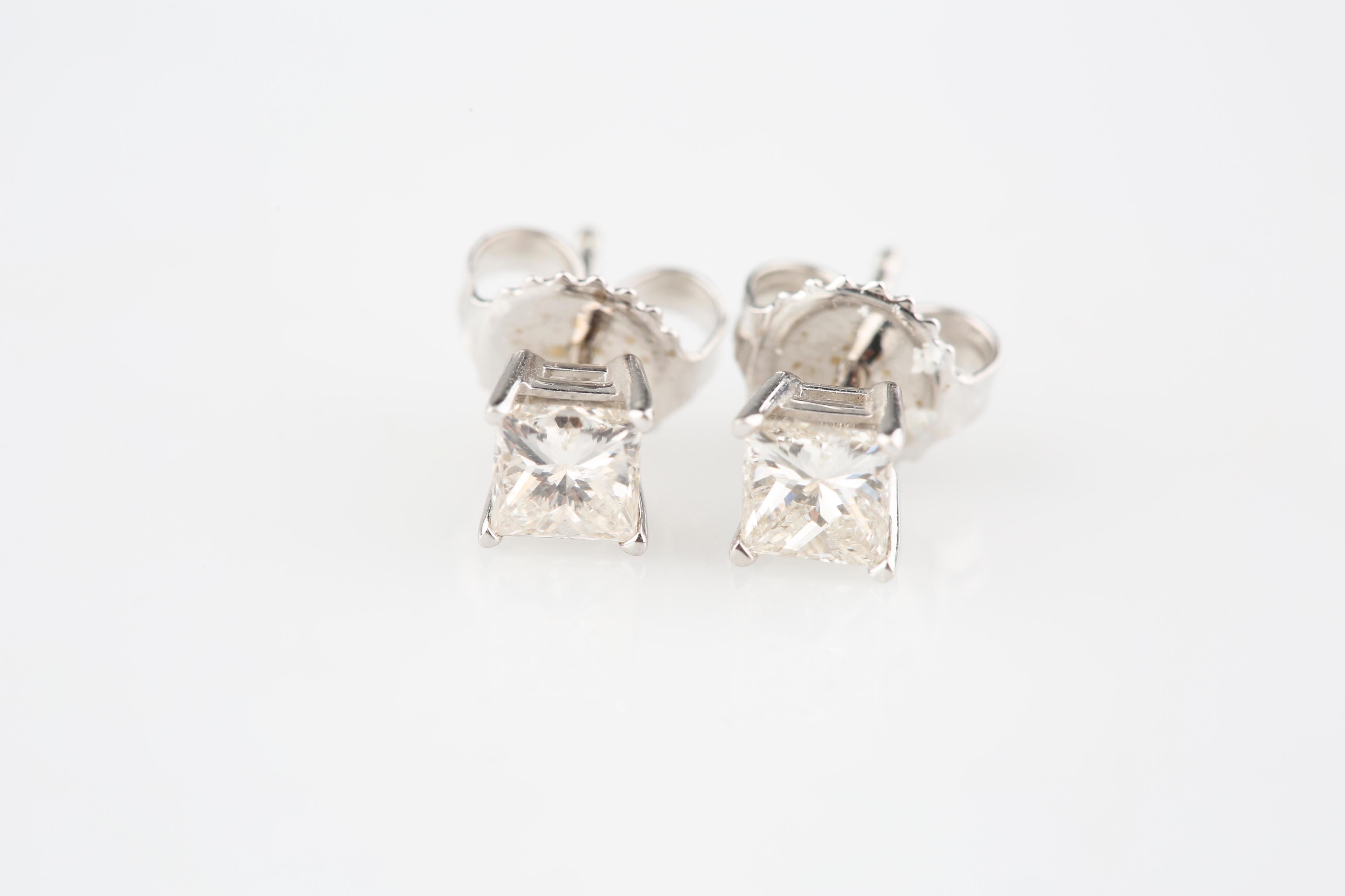 Modern Gorgeous 14k White Gold 0.61 Carat Princess Cut Diamond Stud Earrings For Sale