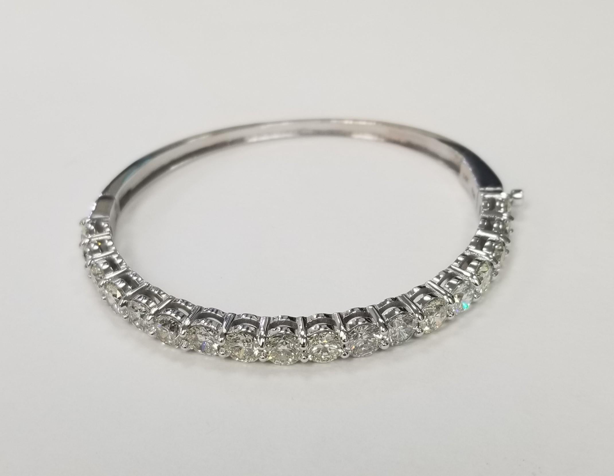 DIAMOND TENNIS BRACELET 
*Motivated to Sell – Please make a Fair Offer*
Specifications:
    main stone: 18 ROUND DIAMONDS 
    carat total weight: 9.30cts. (each diamond .52pts.)
    color: H
    clarity: VS2-SI1
    metal:  14K gold
    type: