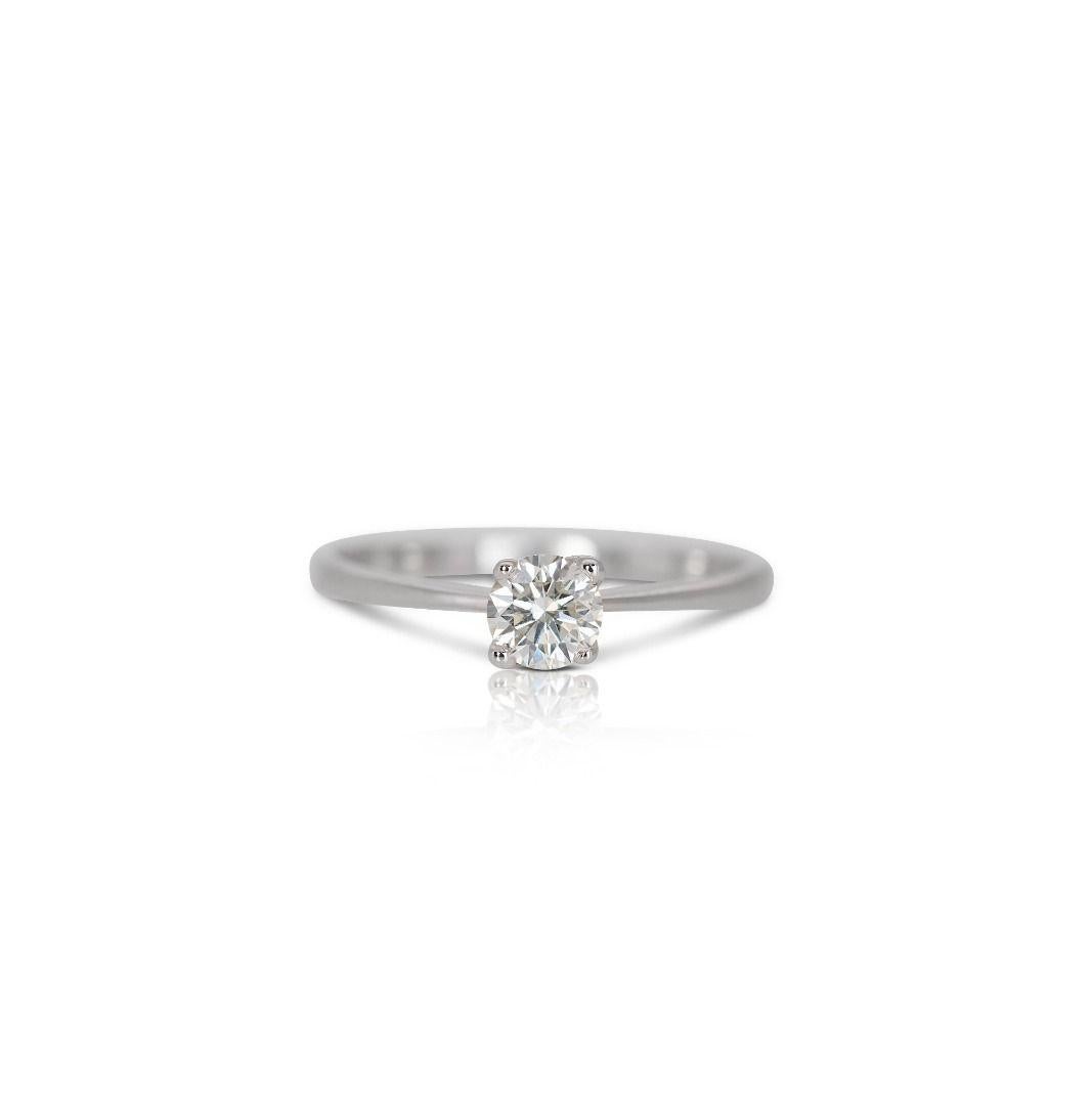 La magnifique bague solitaire en diamant est un symbole de pureté, d'engagement et d'amour éternel. Il s'agit d'un accessoire polyvalent qui convient à toutes les occasions, qu'il s'agisse d'une demande de fiançailles, d'un événement formel ou