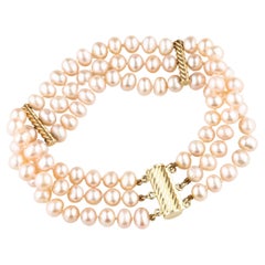 Superbe bracelet en or jaune 14 carats à trois rangs de perles, d'une longueur de 7,5 cm.