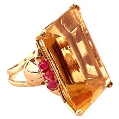 Extremely Well Crafted 14k Yellow Gold Citrine Ring with Rubies