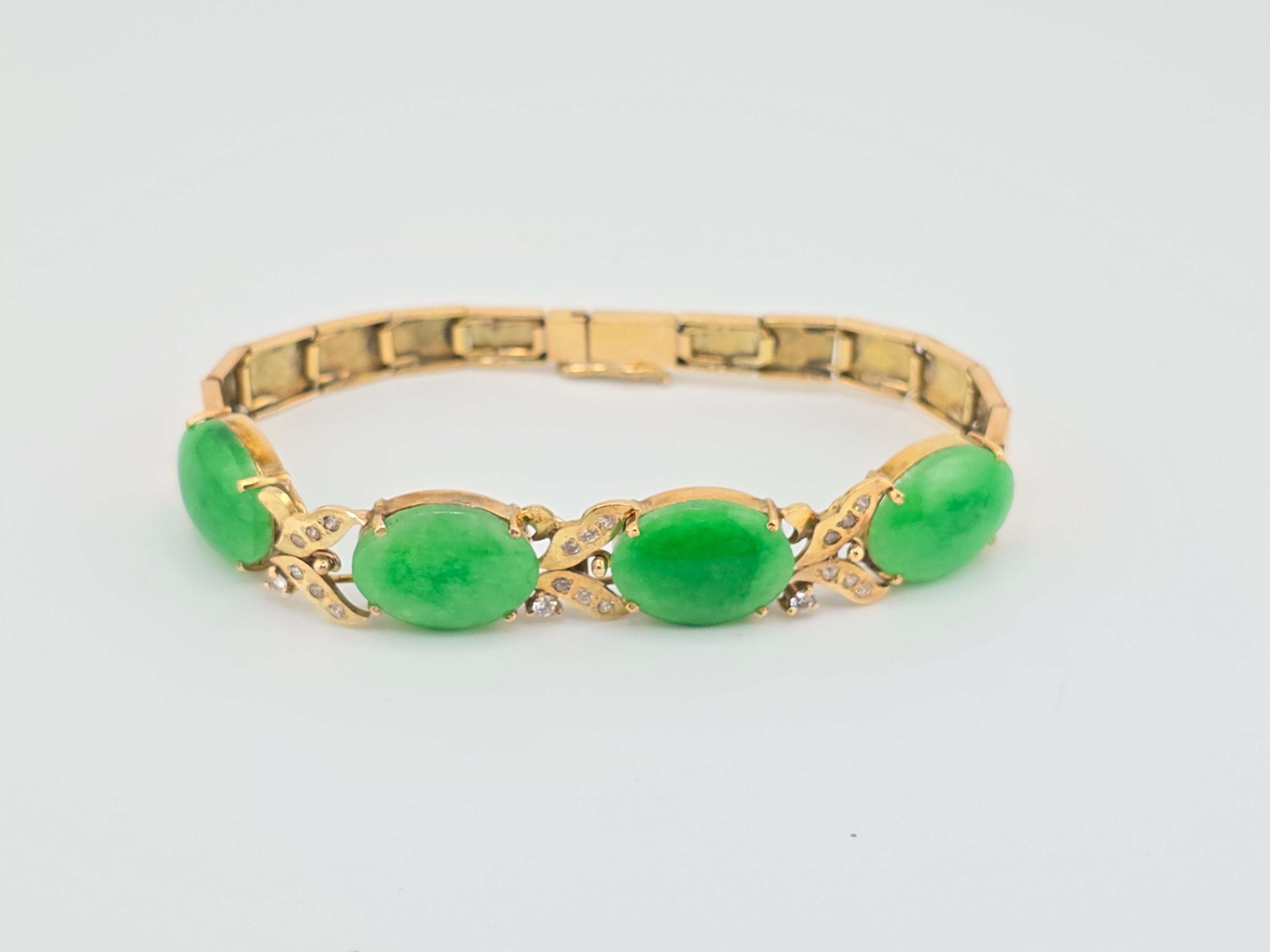 Gorgeous 14K Yellow Gold Diamond & Green Jadeite Jade Bracelet 20.86 Grams In Good Condition For Sale In Media, PA