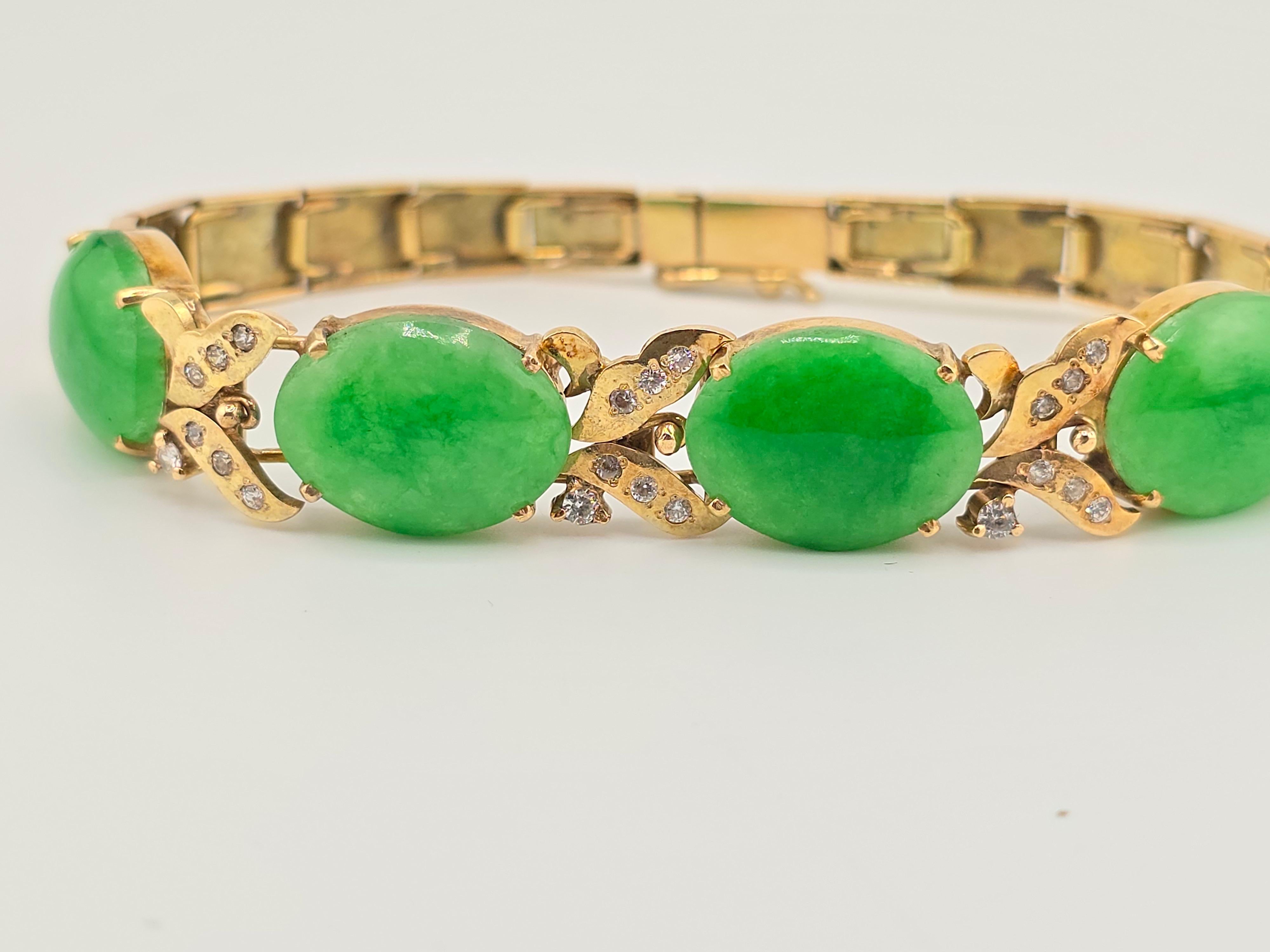 Gorgeous 14K Yellow Gold Diamond & Green Jadeite Jade Bracelet 20.86 Grams For Sale 1