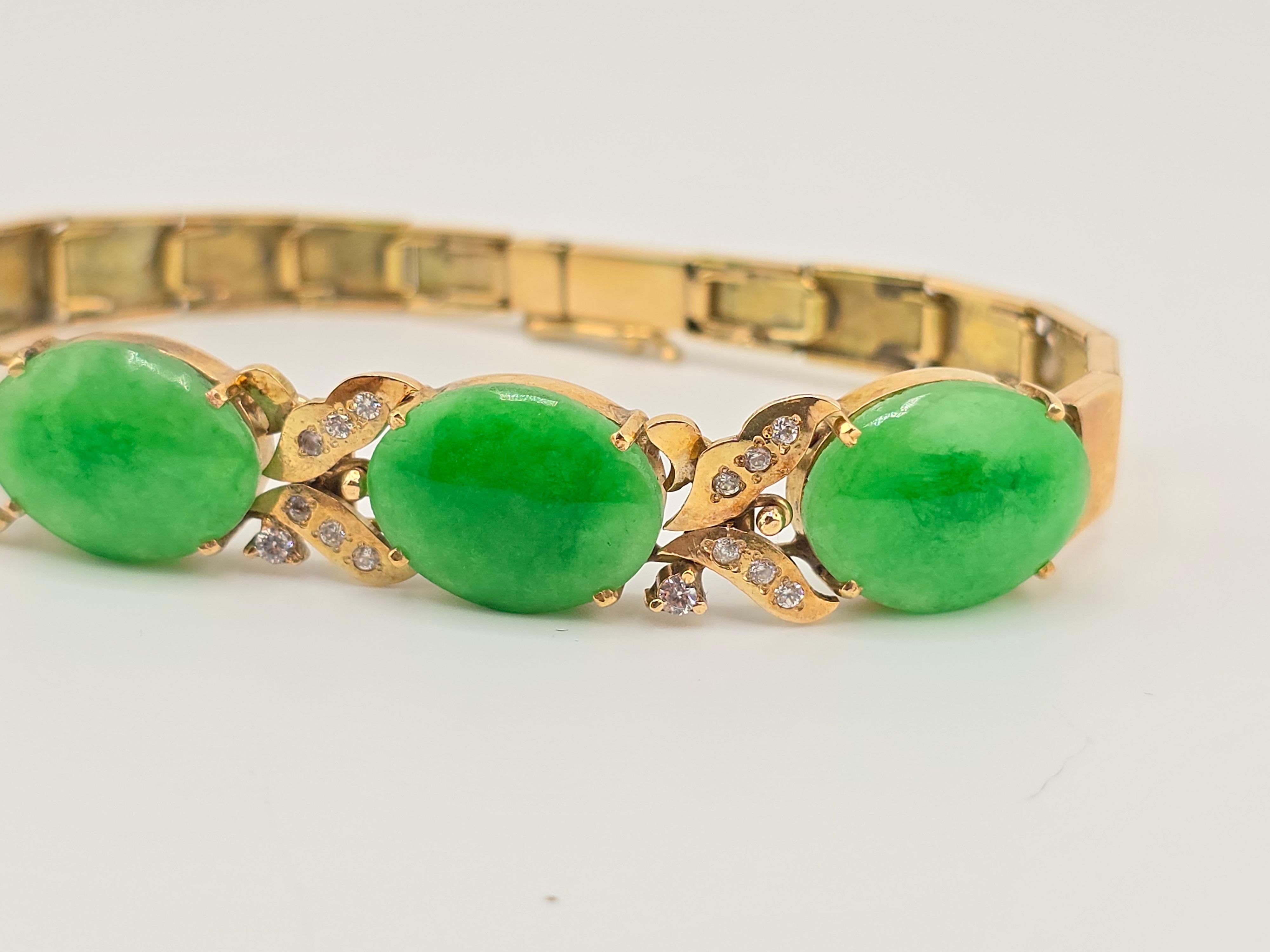 Gorgeous 14K Yellow Gold Diamond & Green Jadeite Jade Bracelet 20.86 Grams For Sale 2