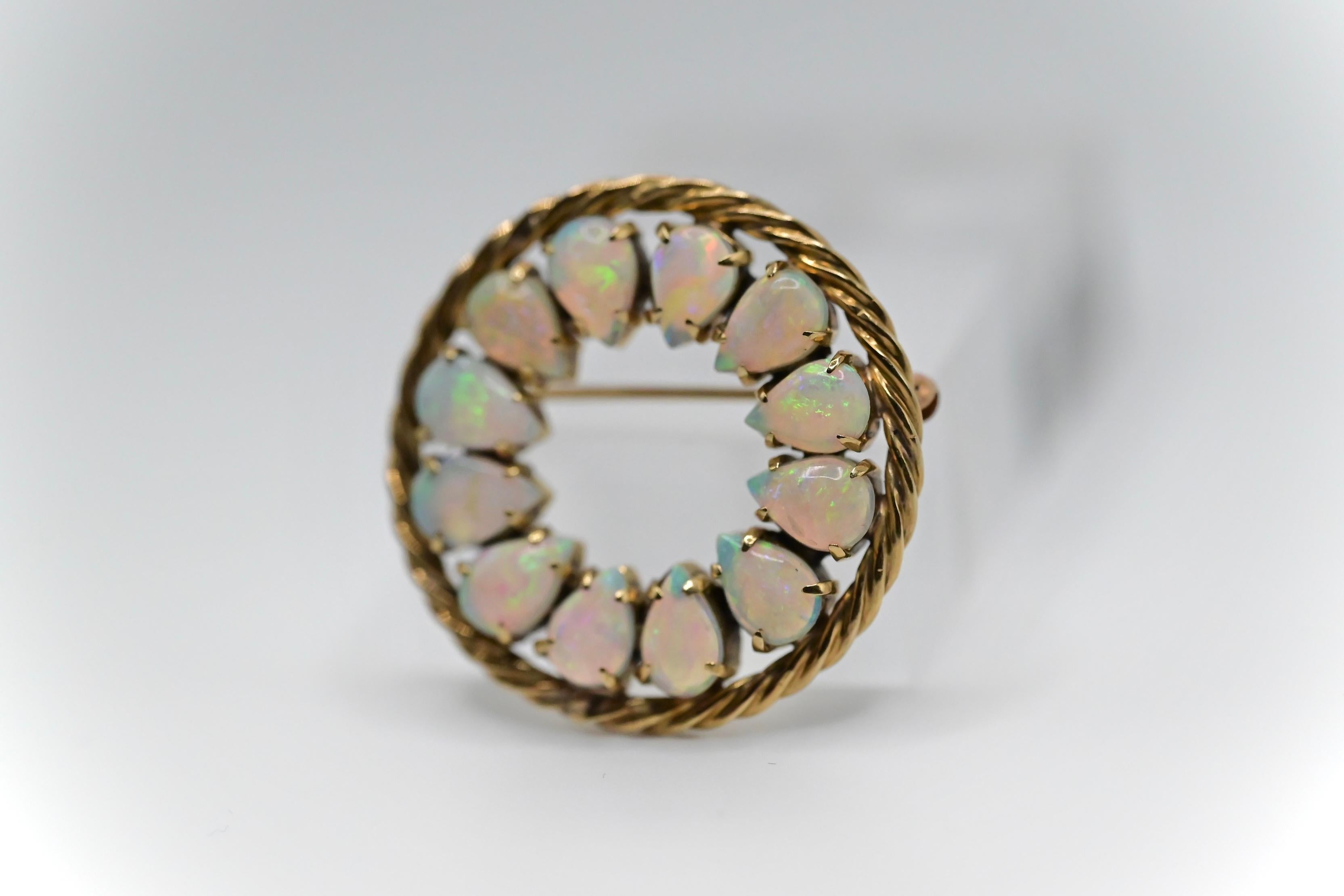 Gorgeous 14k Yellow Gold & Opal Brooch In Good Condition In Media, PA