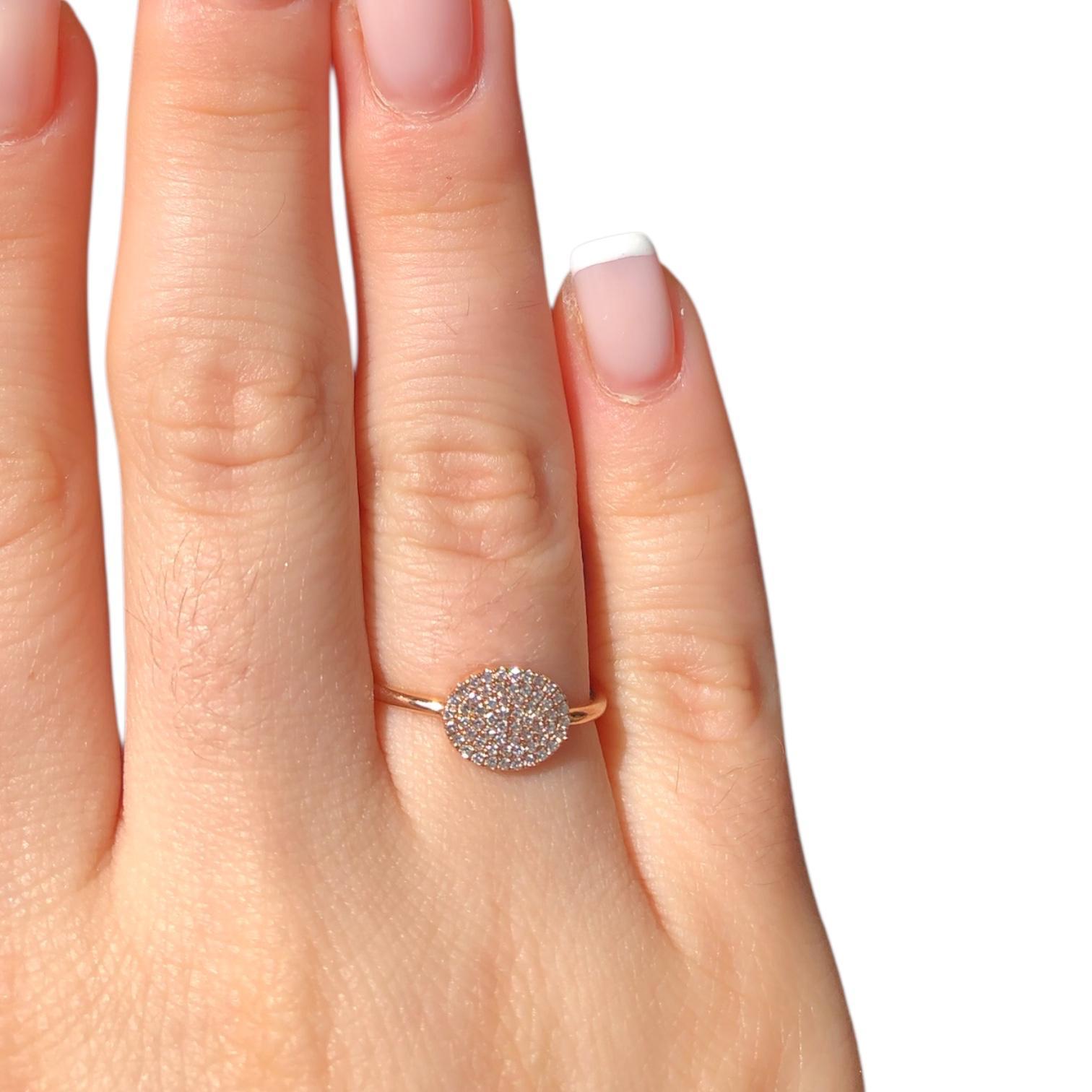Splendido anello a grappolo di diamanti naturali ovali in oro giallo Rosie 14k In condizioni ottime in vendita a New York, NY