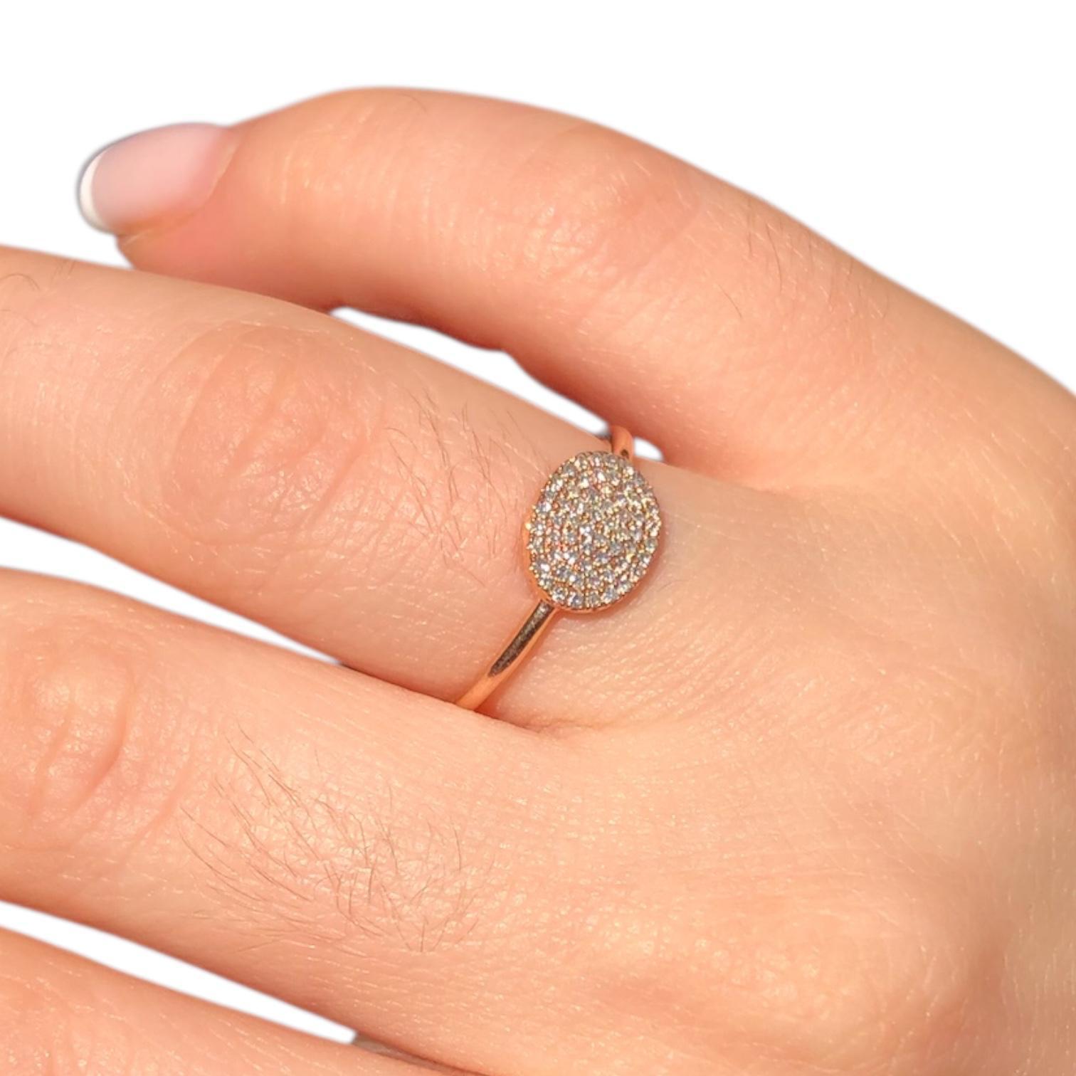 Donna Splendido anello a grappolo di diamanti naturali ovali in oro giallo Rosie 14k in vendita