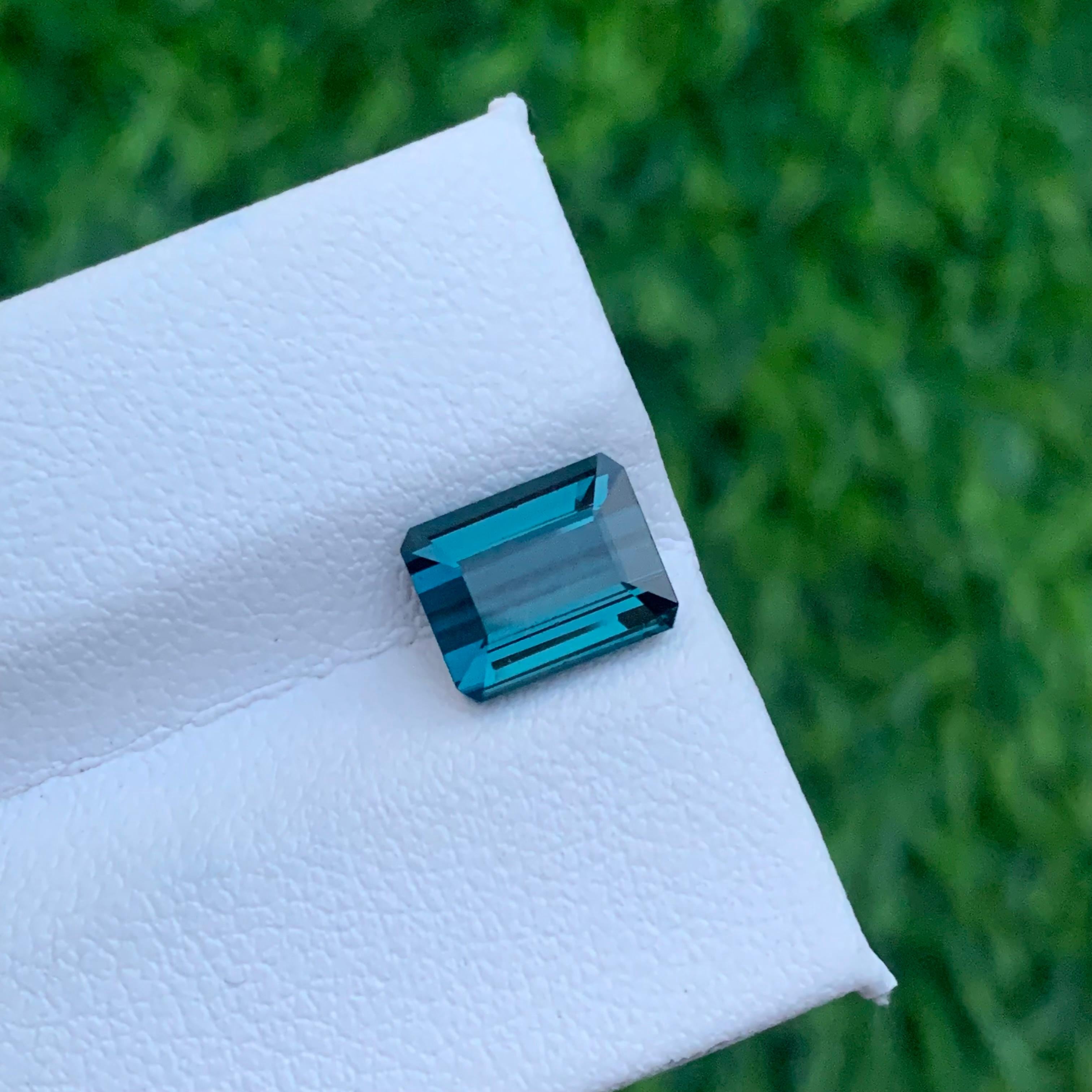 Superbe tourmaline indicolite bleue naturelle non sertie de 1,50 carat taille émeraude en vente 5
