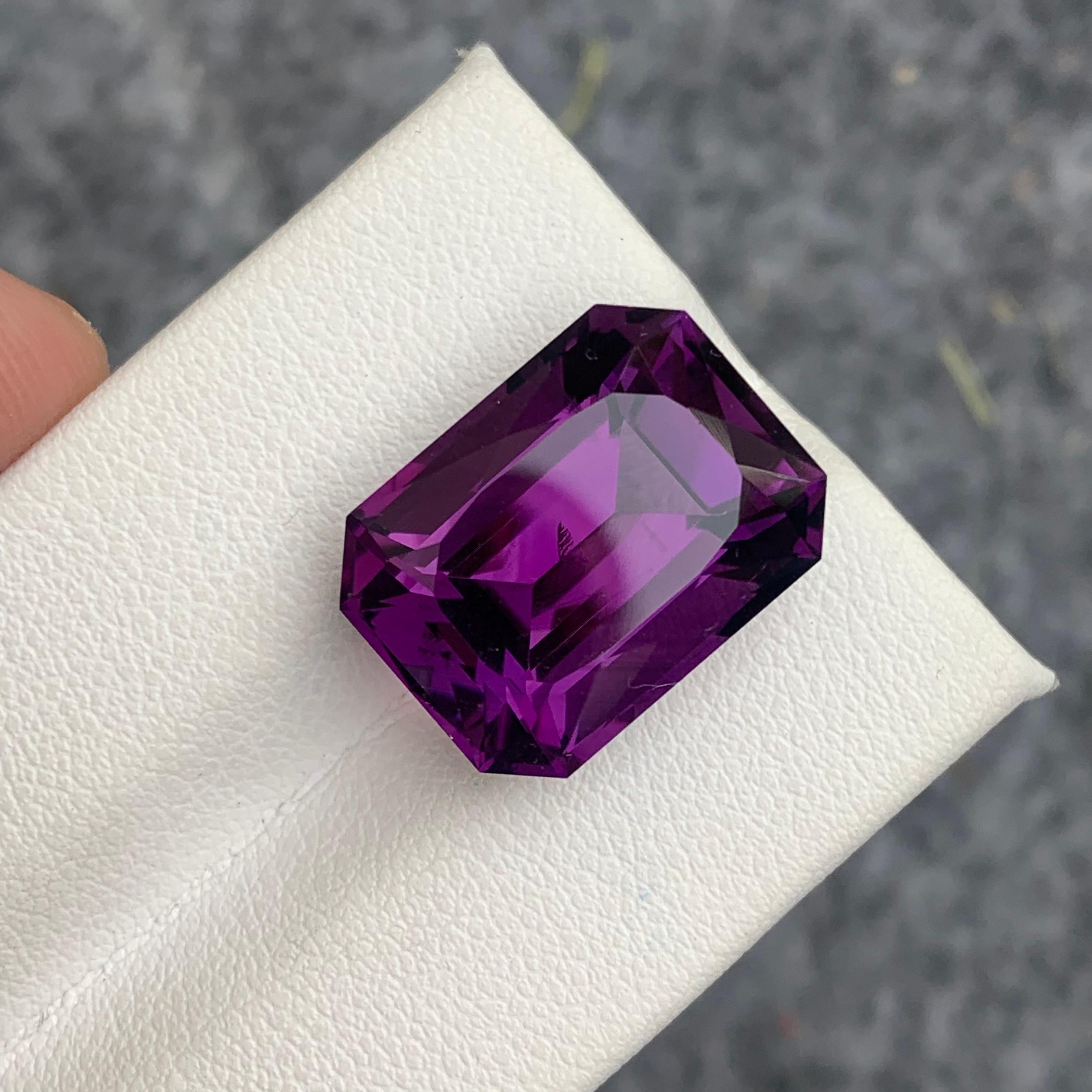 Gorgeous 15.40 Carat Natural Loose Dark Amethyst February Birthstone from Brazil In New Condition In Peshawar, PK