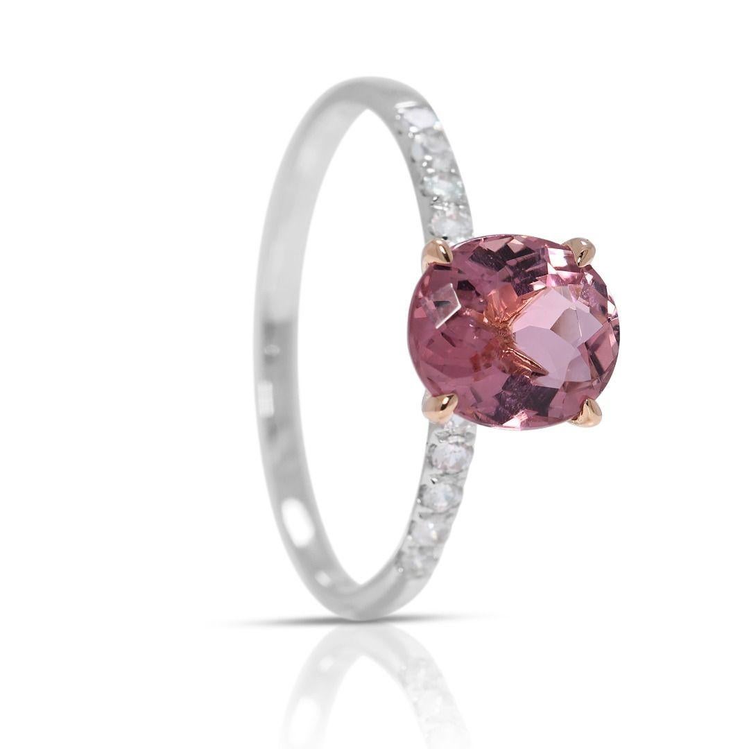 Superbe bague pavé de tourmaline rose 1,55 carat et saphirs en or blanc 18 carats Neuf - En vente à רמת גן, IL