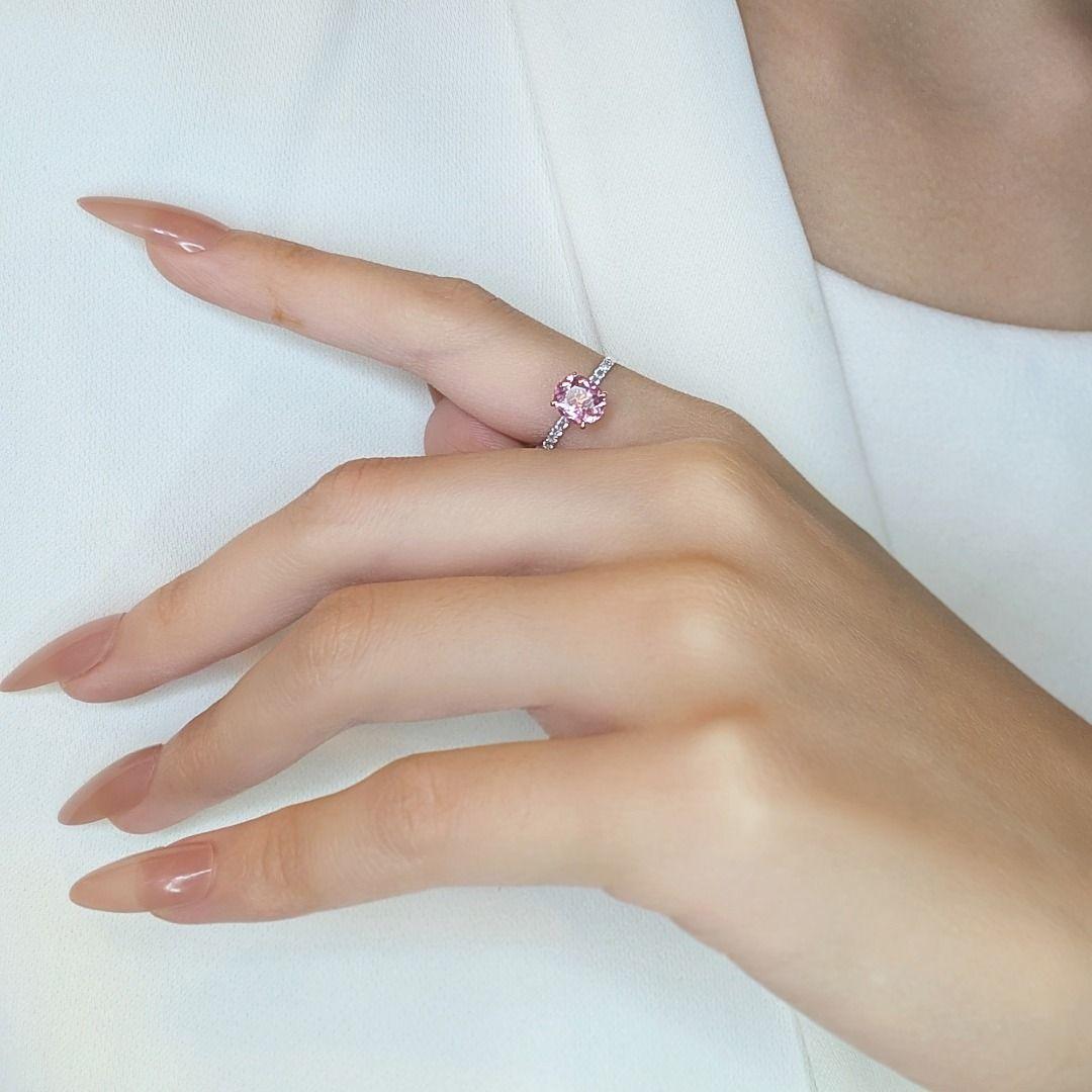 Superbe bague pavé de tourmaline rose 1,55 carat et saphirs en or blanc 18 carats Pour femmes en vente