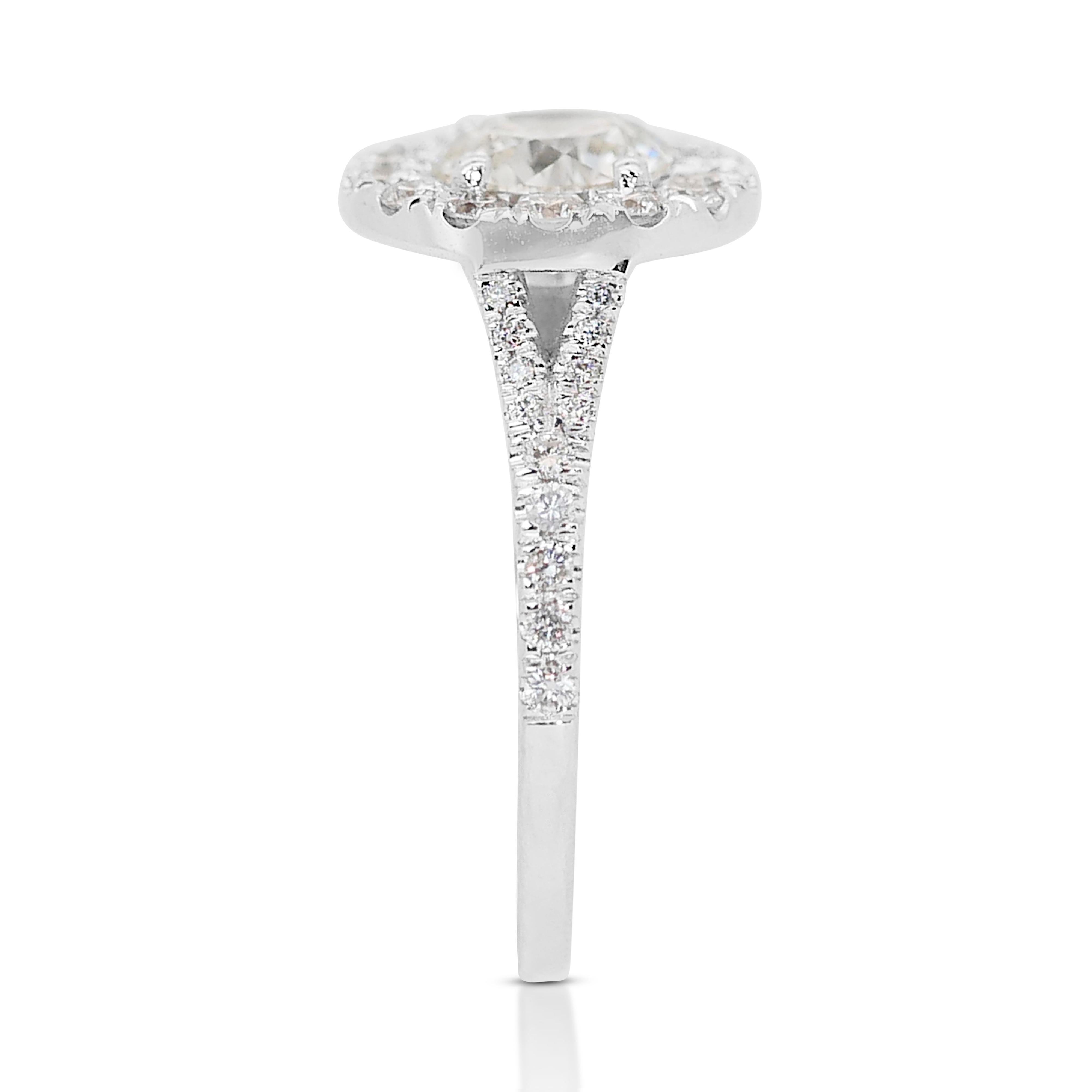 Splendido anello aureolato con diamanti a taglio ideale triplo eccellente da 1,56 carati in oro bianco 18 ct. In condizioni Nuovo in vendita a רמת גן, IL