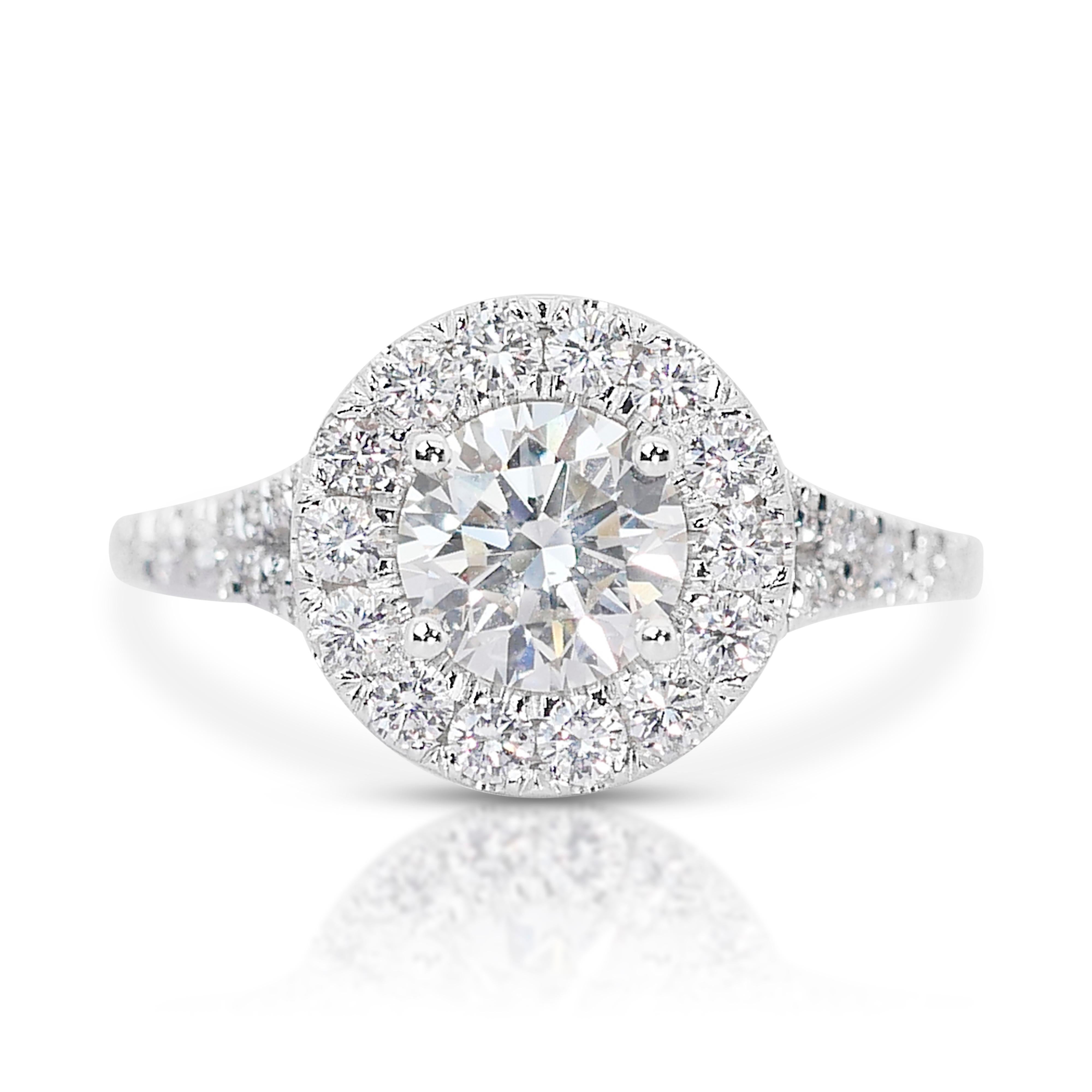 Splendido anello aureolato con diamanti a taglio ideale triplo eccellente da 1,56 carati in oro bianco 18 ct. in vendita 3