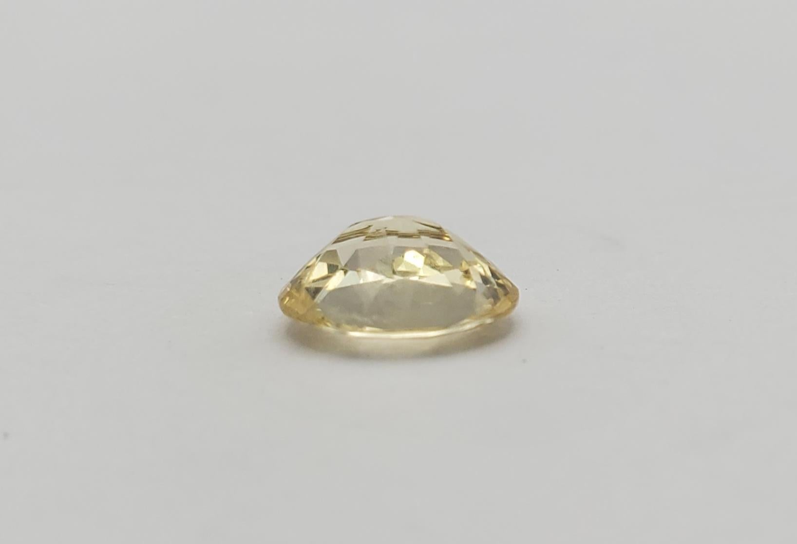 Women's or Men's Gorgeous 1.59ct Oval Natural Yellow Sapphire AGL Certified  For Sale