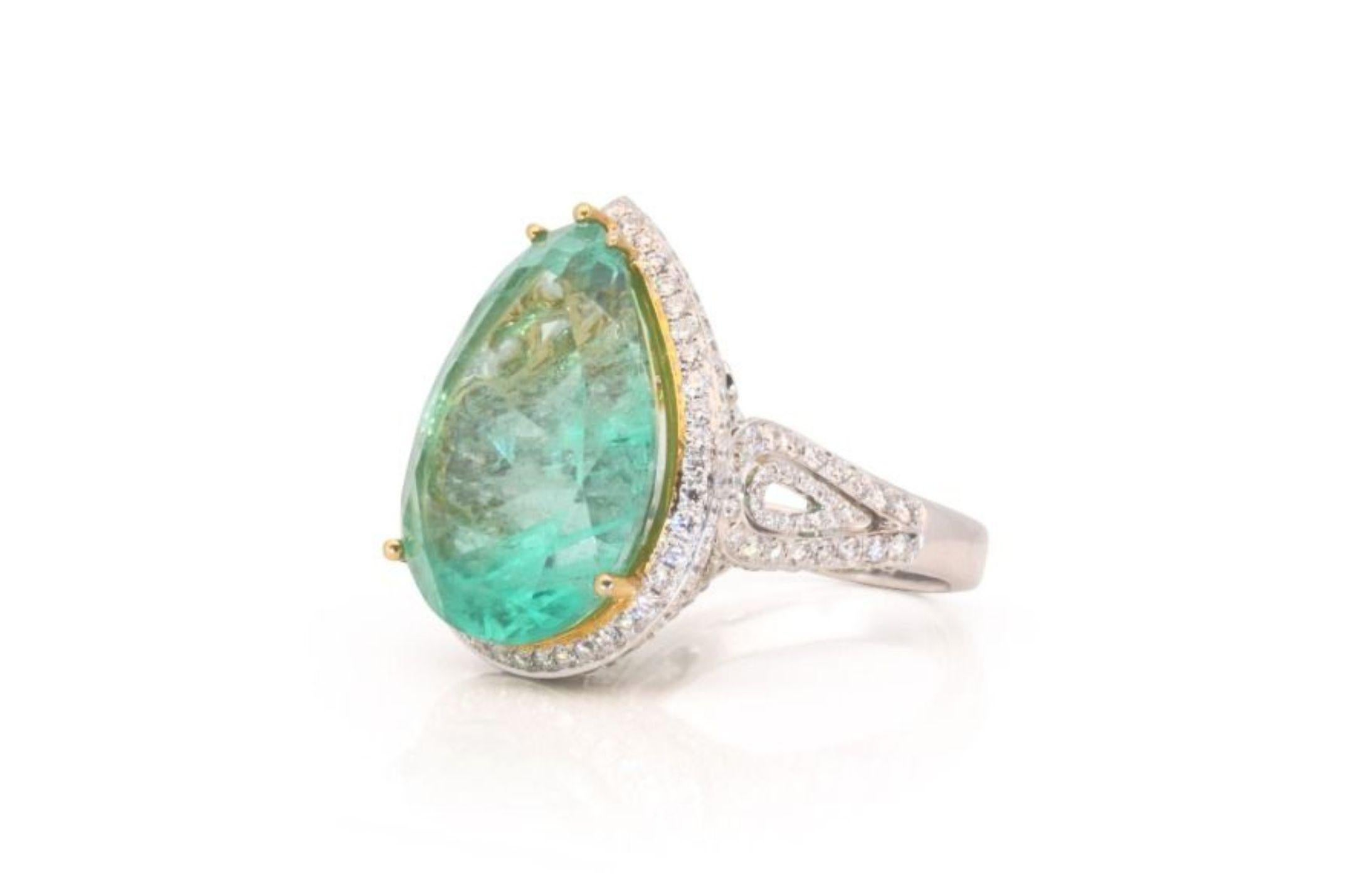 Women's Gorgeous 15ct. Pear Shape Emerald Ring For Sale