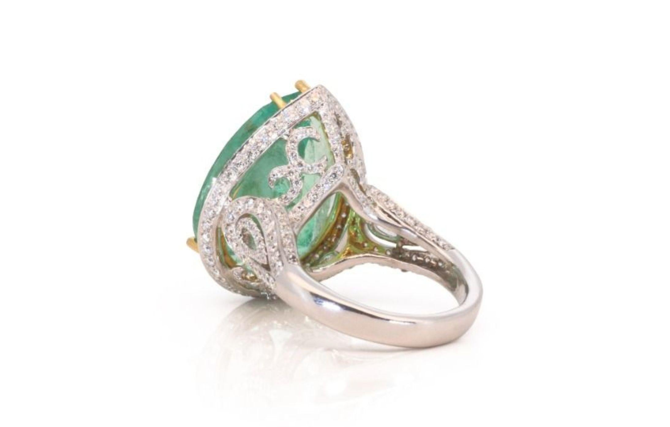 Gorgeous 15ct. Pear Shape Emerald Ring For Sale 2