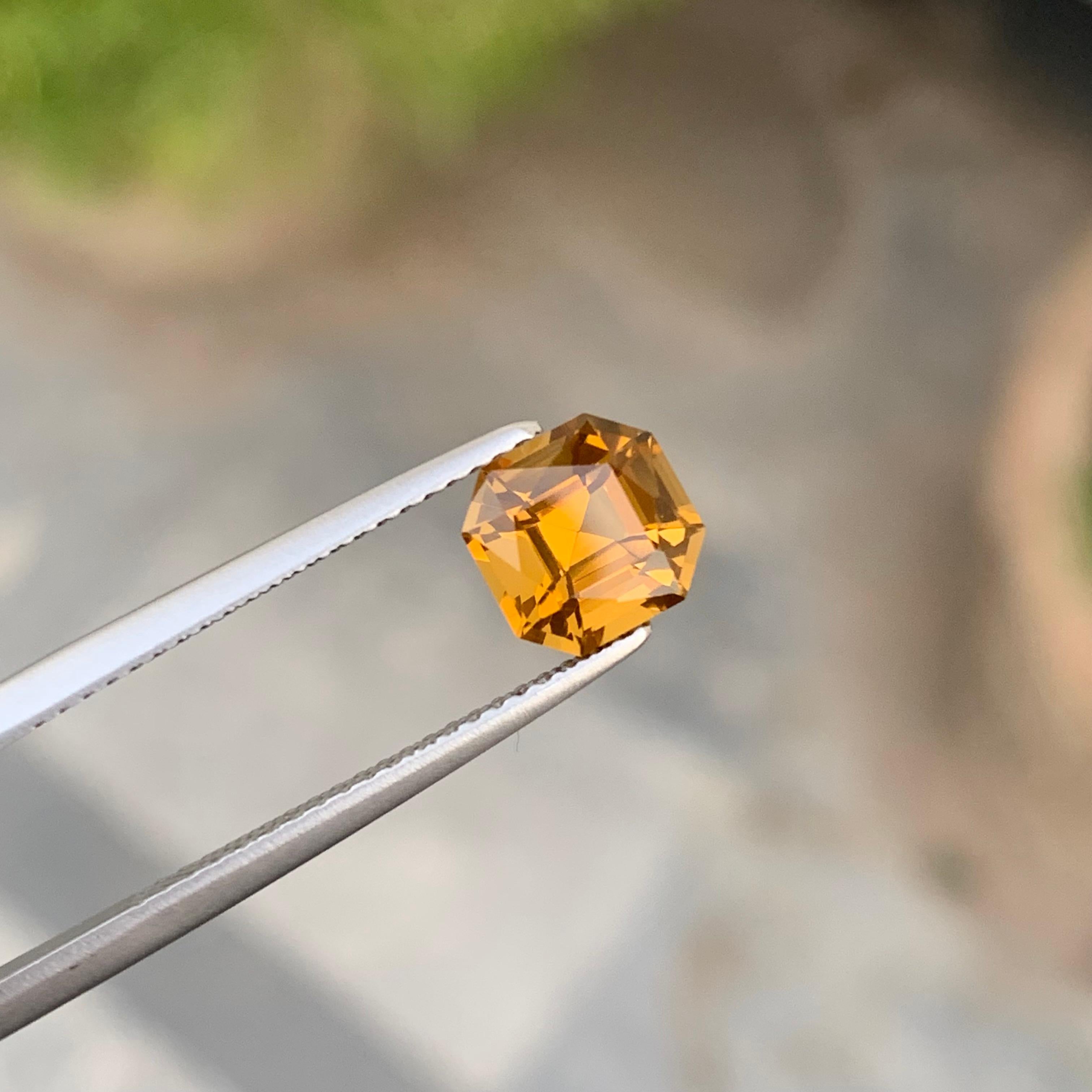Women's or Men's Gorgeous 1.60 Carat Loose Yellow Citrine from Brazil Availabe for Sale For Sale
