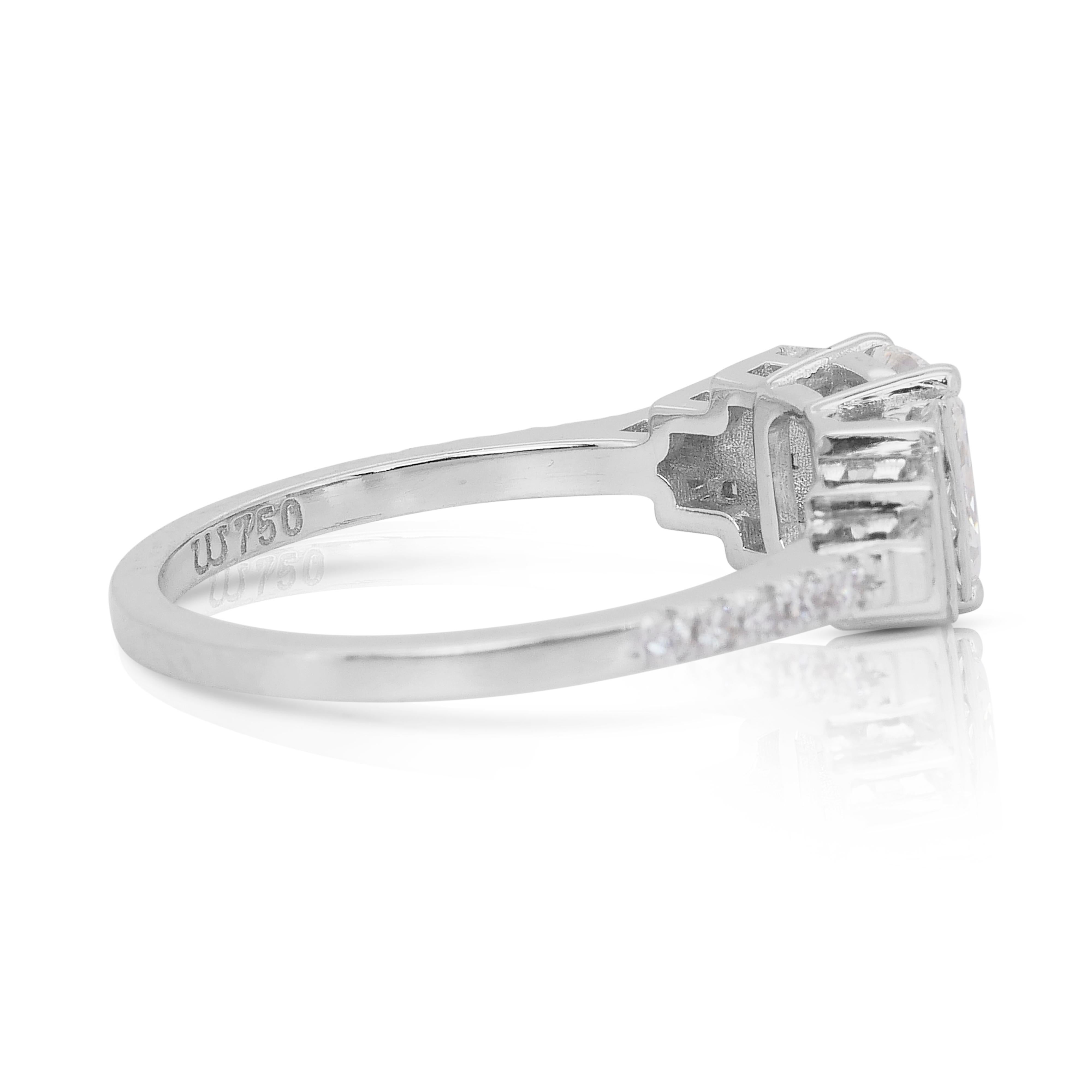 Splendido anello con 1,66 carati di diamanti in oro bianco 18 carati - Certificato IGI In condizioni Nuovo in vendita a רמת גן, IL