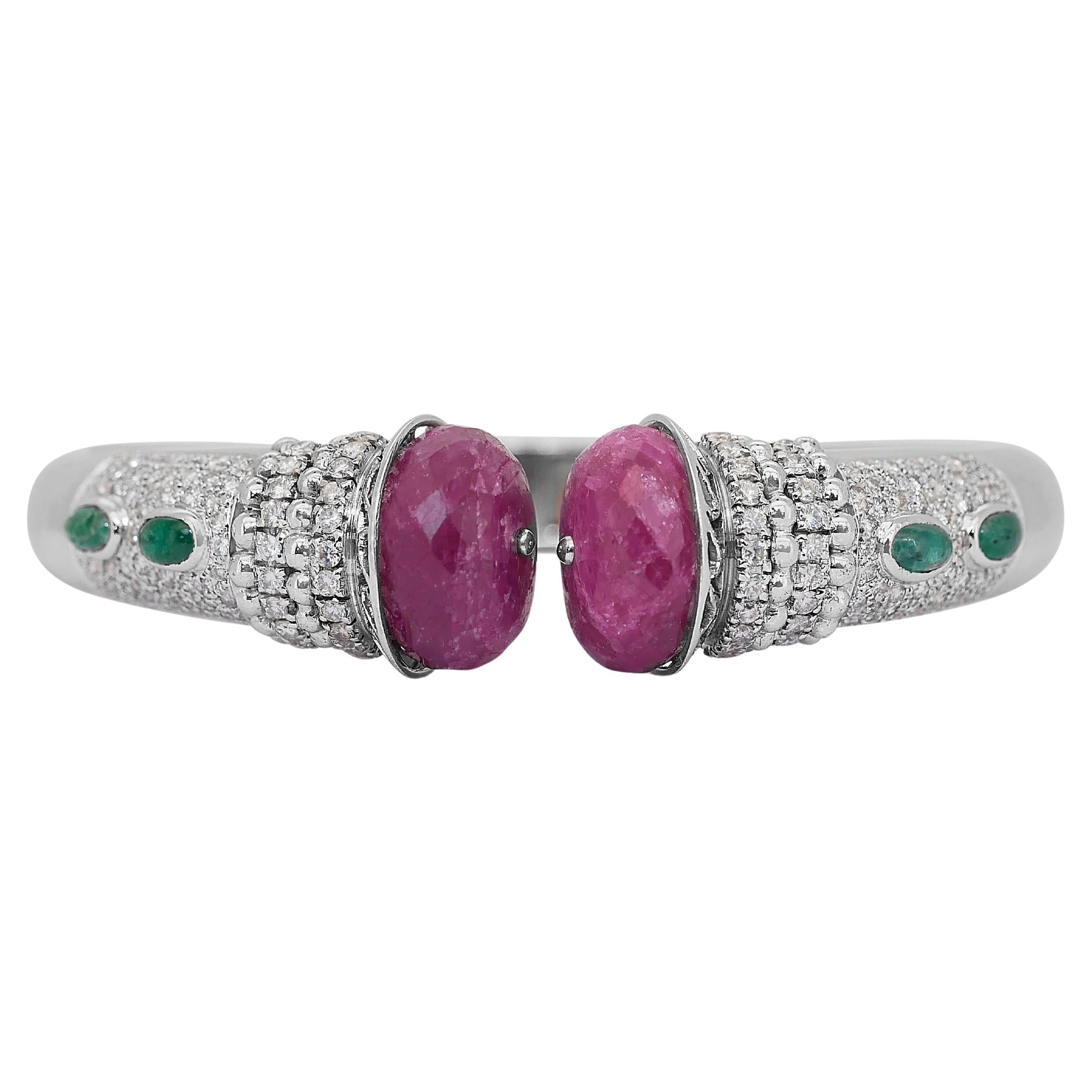 Splendido bracciale con smeraldi, rubini e diamanti da 16,80 carati in oro bianco 14k