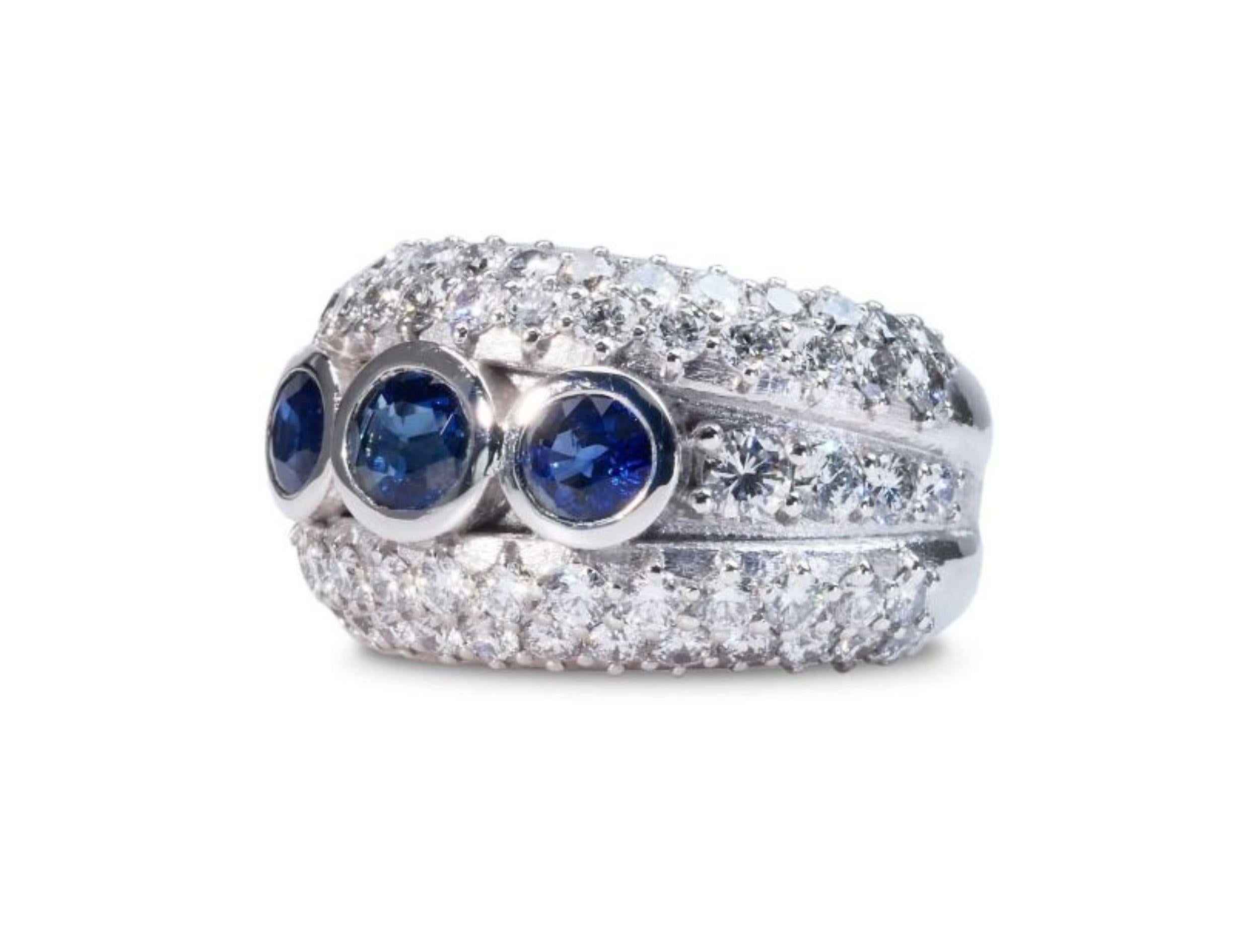 Women's or Men's Gorgeous 1.70ct. Oval Mixed Cut Vintage Style Sapphire Ring For Sale
