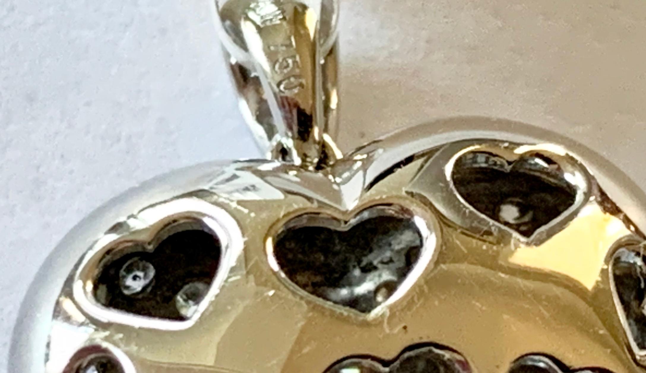 Round Cut Gorgeous 18 Karat White Gold Pave 1.80 Carat Diamond Heart Pendant For Sale