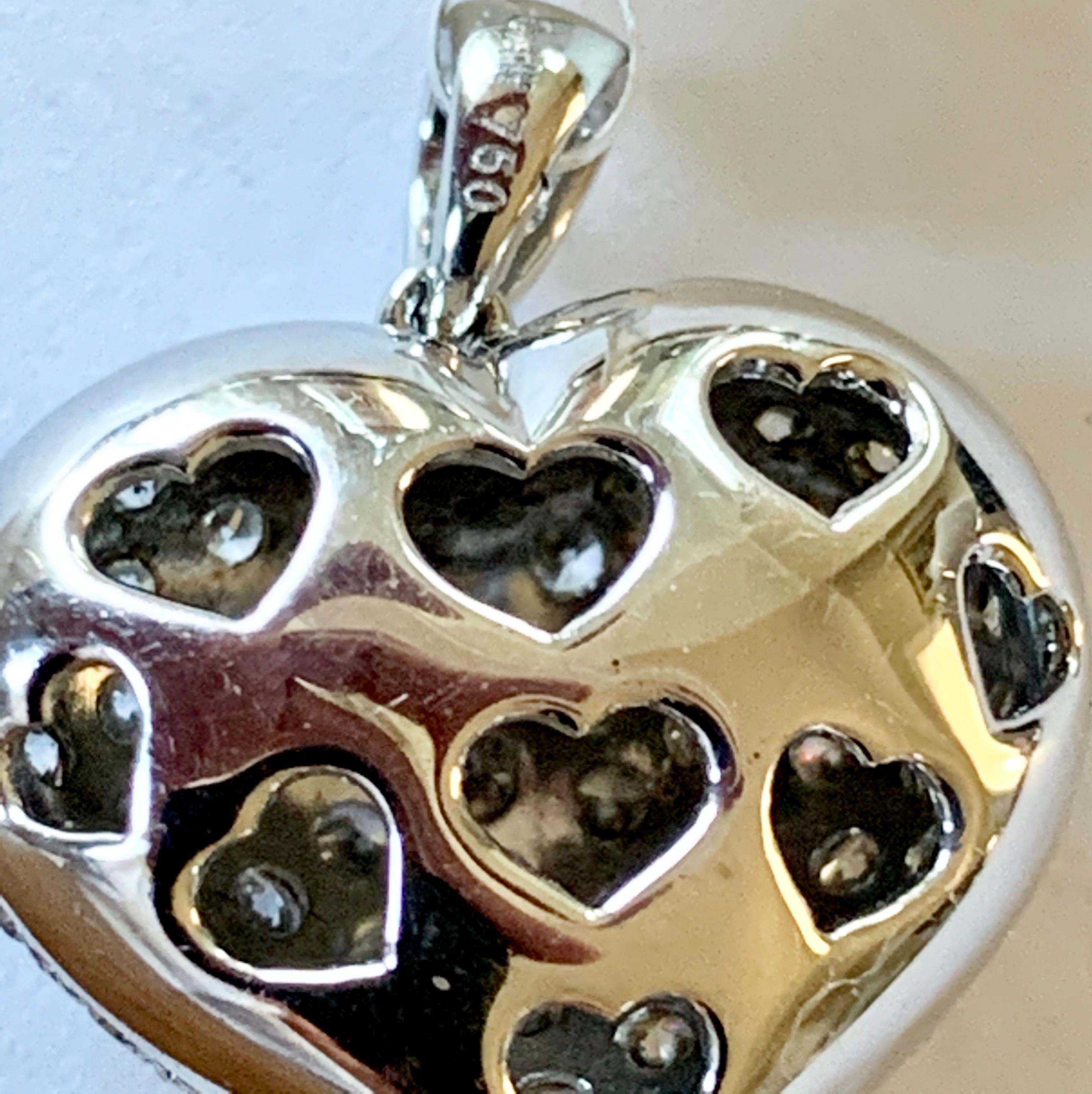 Gorgeous 18 Karat White Gold Pave 1.80 Carat Diamond Heart Pendant In New Condition For Sale In Zurich, Zollstrasse