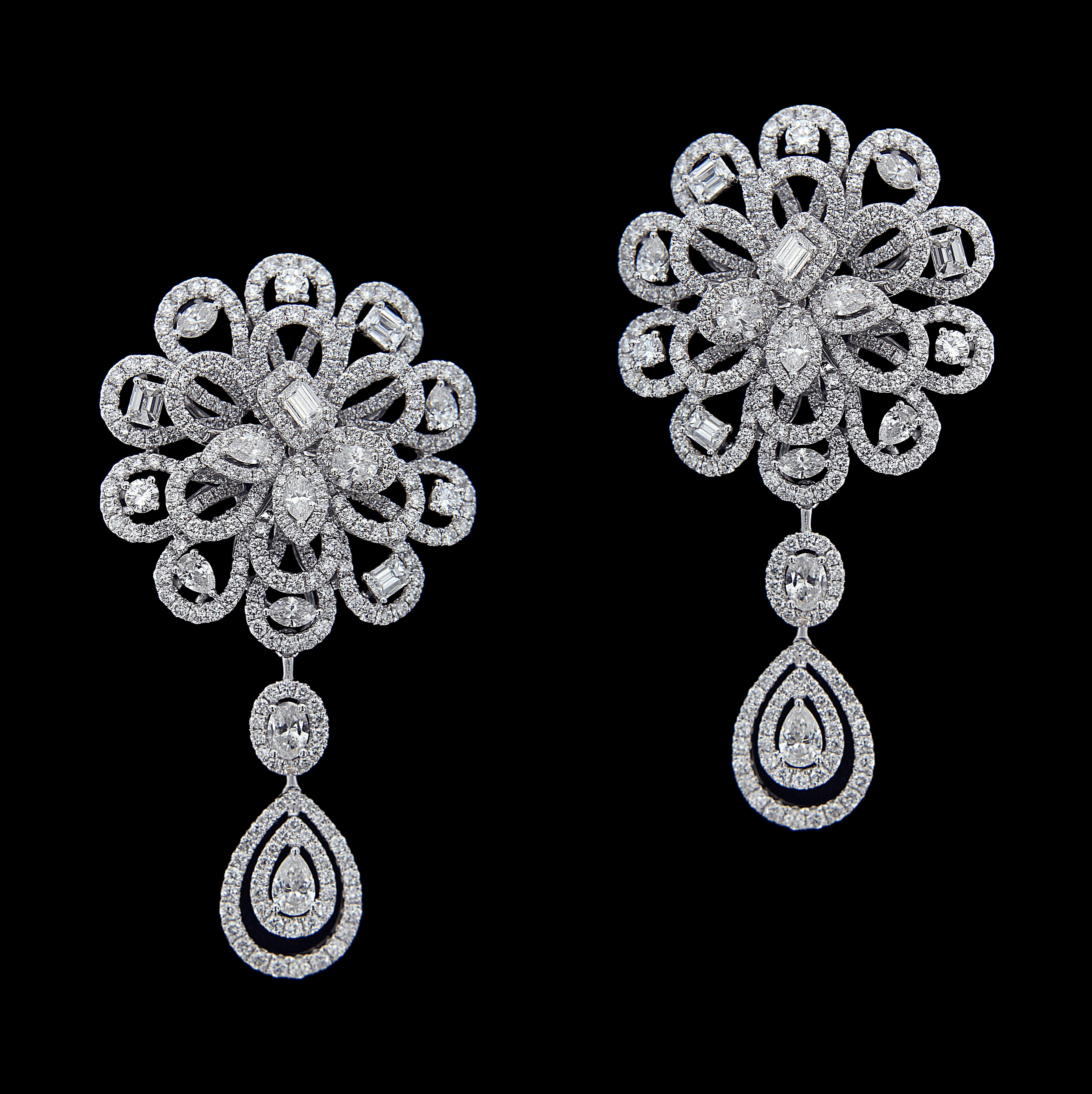 Gorgeous 18 Karat Gold And Diamonds Theme Party Set.

Earrings:
Diamonds of approximately 6.494 carats, mounted on 18 karat white gold earring. The earring weighs approximately around 23.551 grams.

Please note: The charges specified do not include