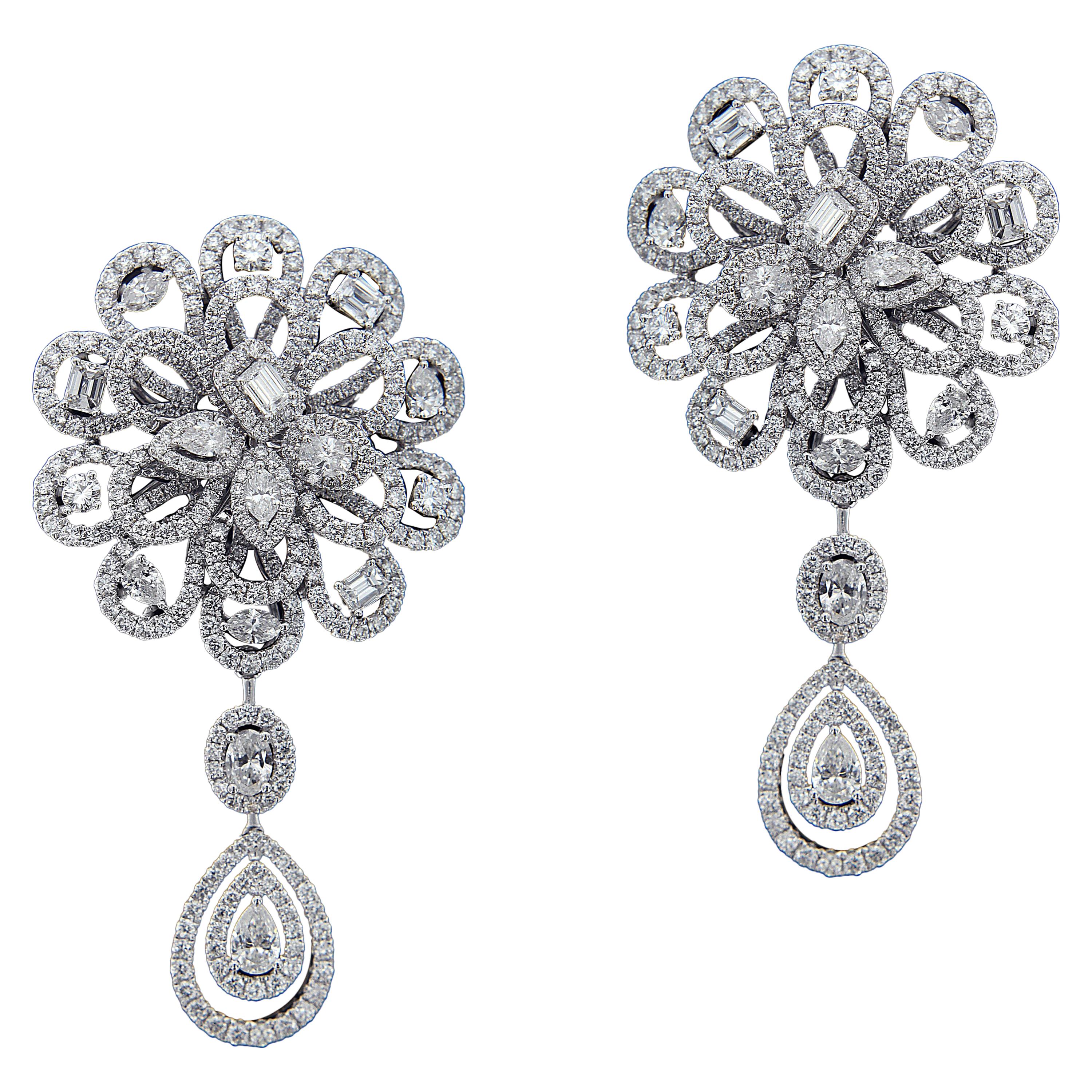 Gorgeous 18 Karat Gold and Diamonds Wedding Earring For Sale