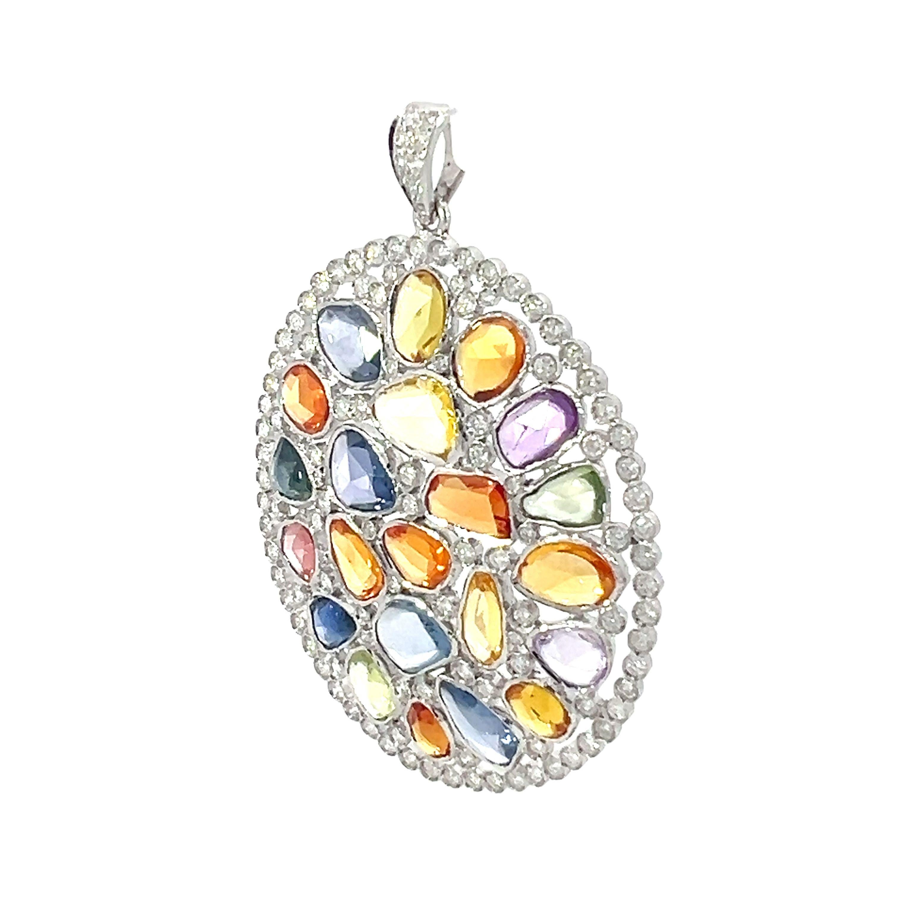 Taille mixte Magnifique pendentif en or 18 carats avec saphirs multi-saphirs et diamants en vente