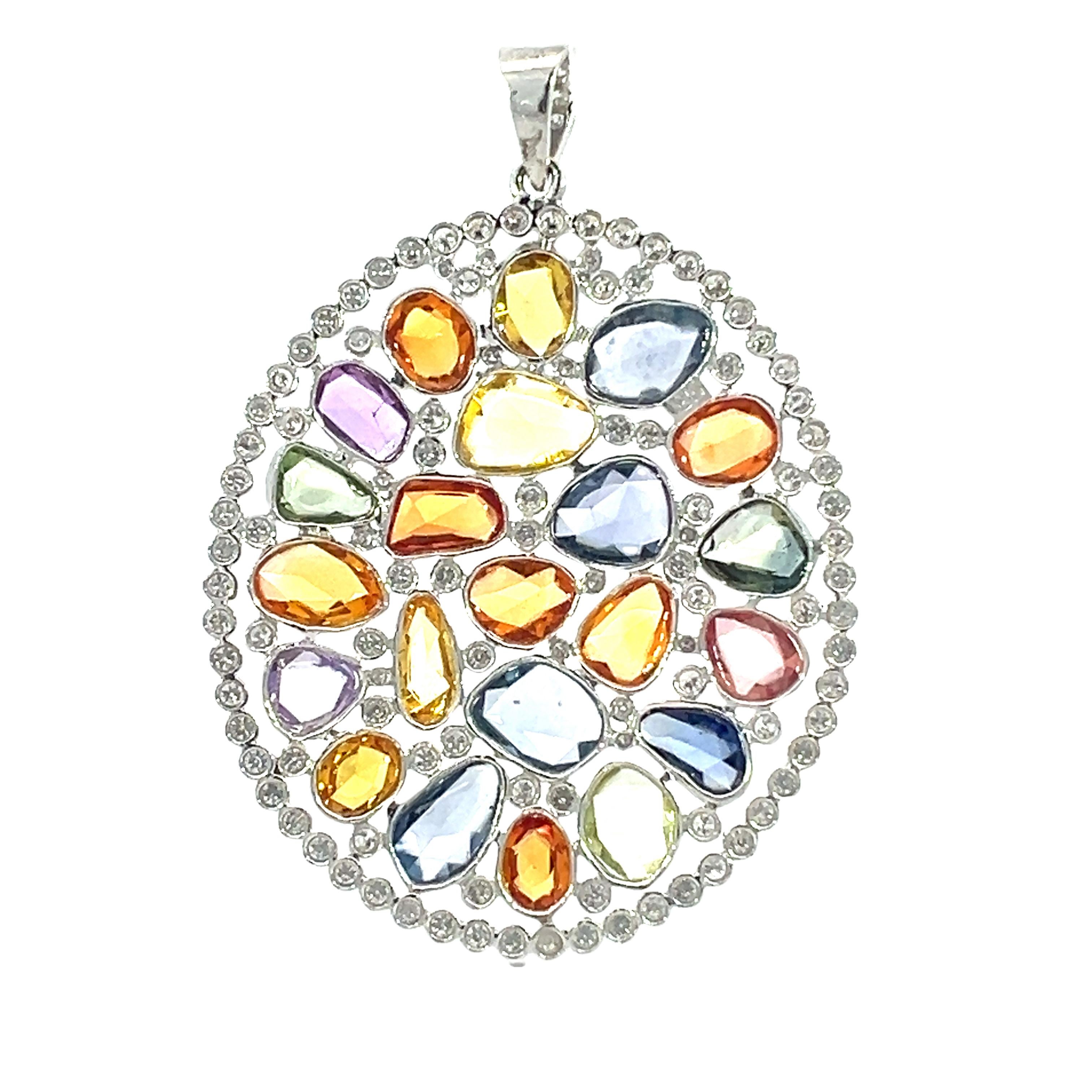 Magnifique pendentif en or 18 carats avec saphirs multi-saphirs et diamants Unisexe en vente