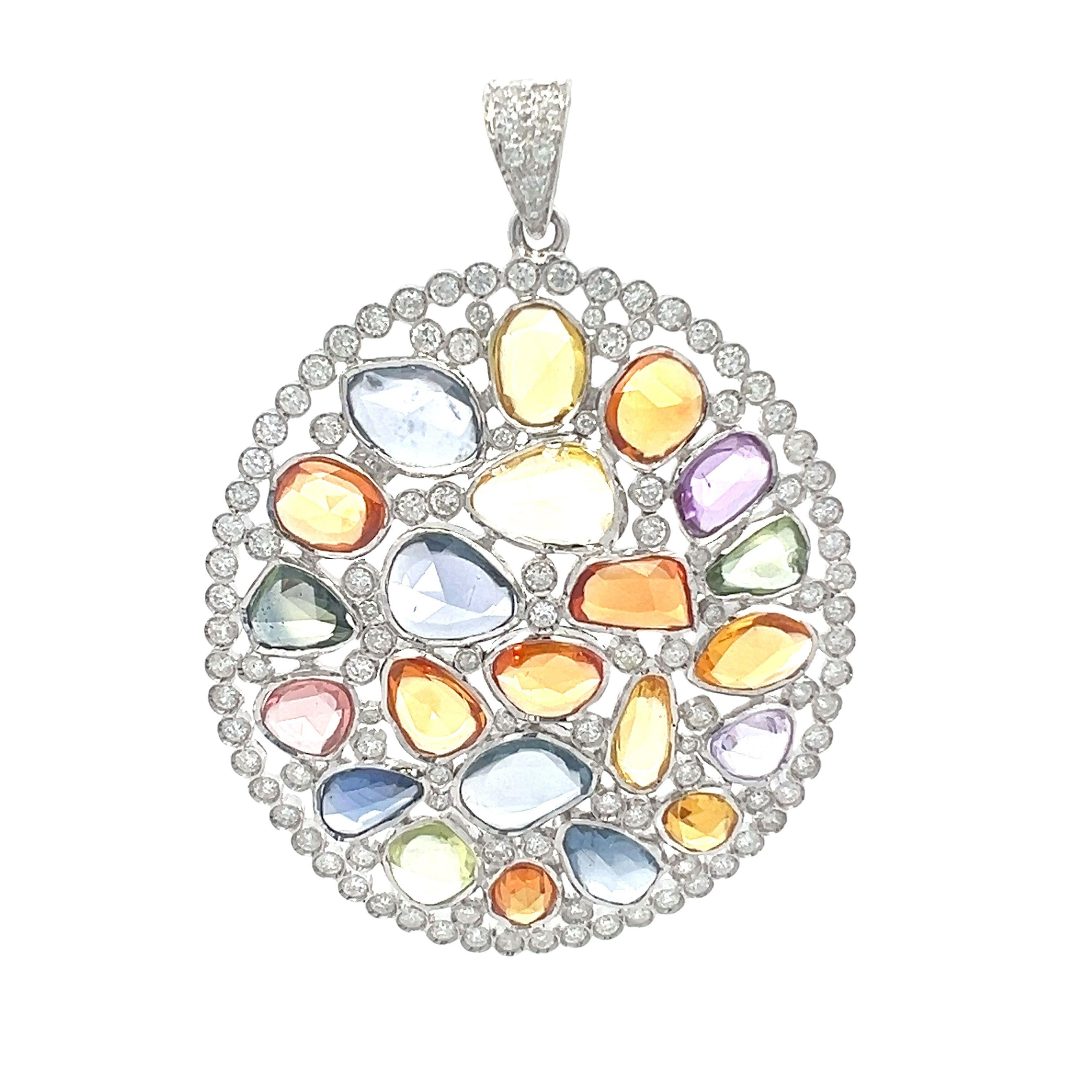 Magnifique pendentif en or 18 carats avec saphirs multi-saphirs et diamants en vente 1