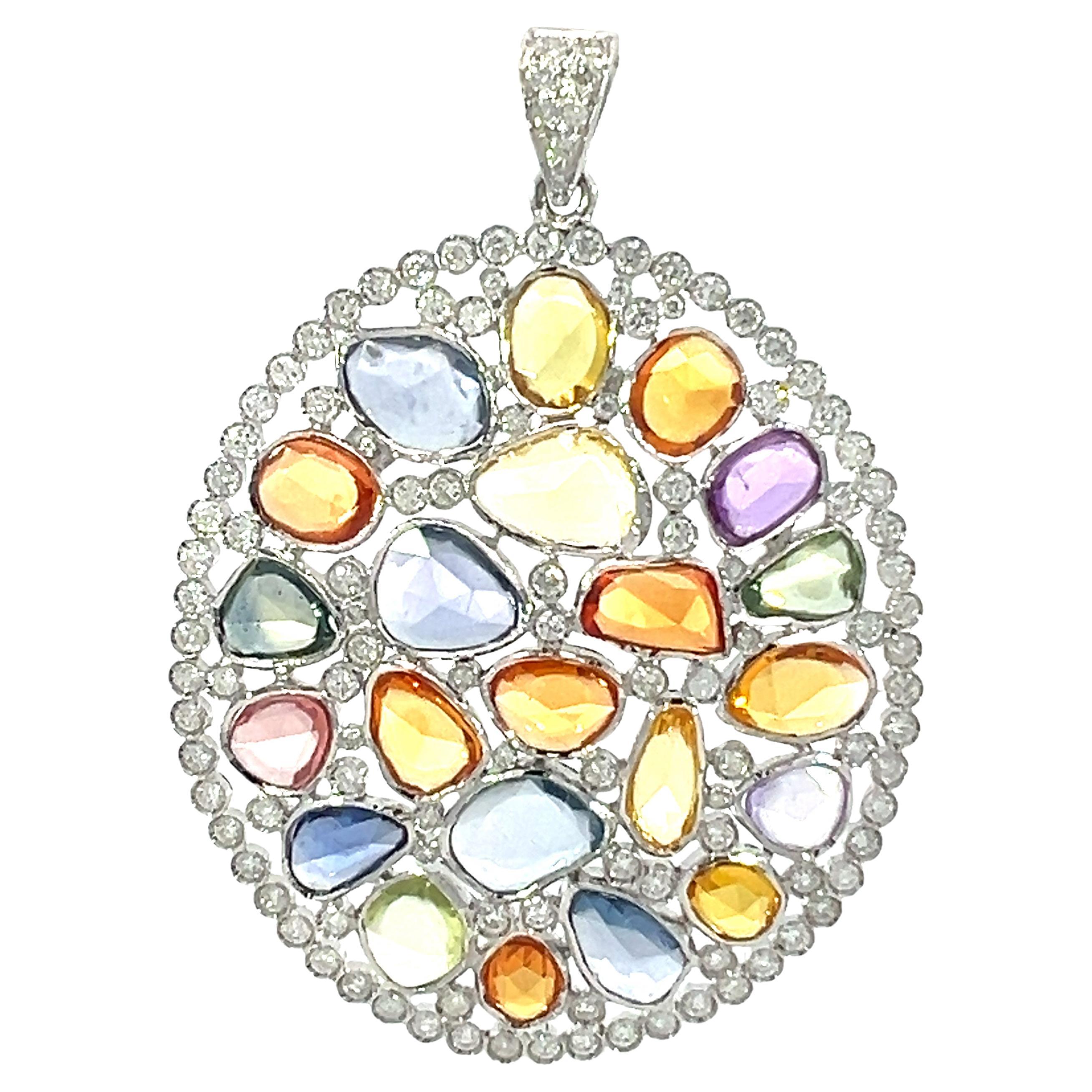 Magnifique pendentif en or 18 carats avec saphirs multi-saphirs et diamants en vente