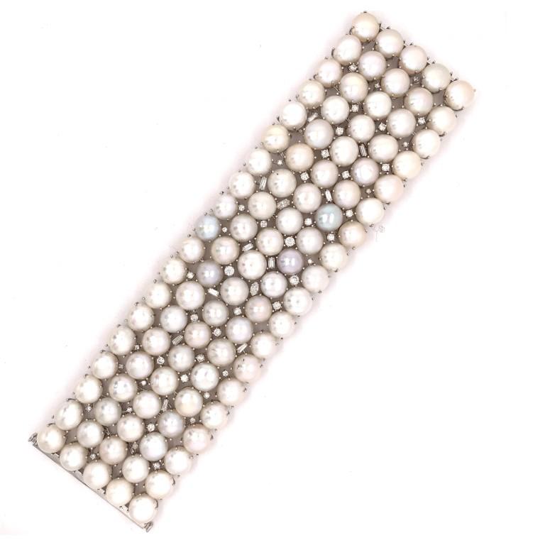 Bracelet Sophia D 407,69 carats de perles et petits diamants pesant 2,90 carats en or blanc 18 carats.

Sophia D by Joseph Dardashti Ltd est connue dans le monde entier depuis 35 ans et s'inspire du design classique de l'Art déco qui fusionne avec