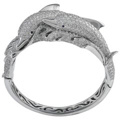 Sophia D.  Manchette en or blanc avec dauphins et diamants de 17,44 carats