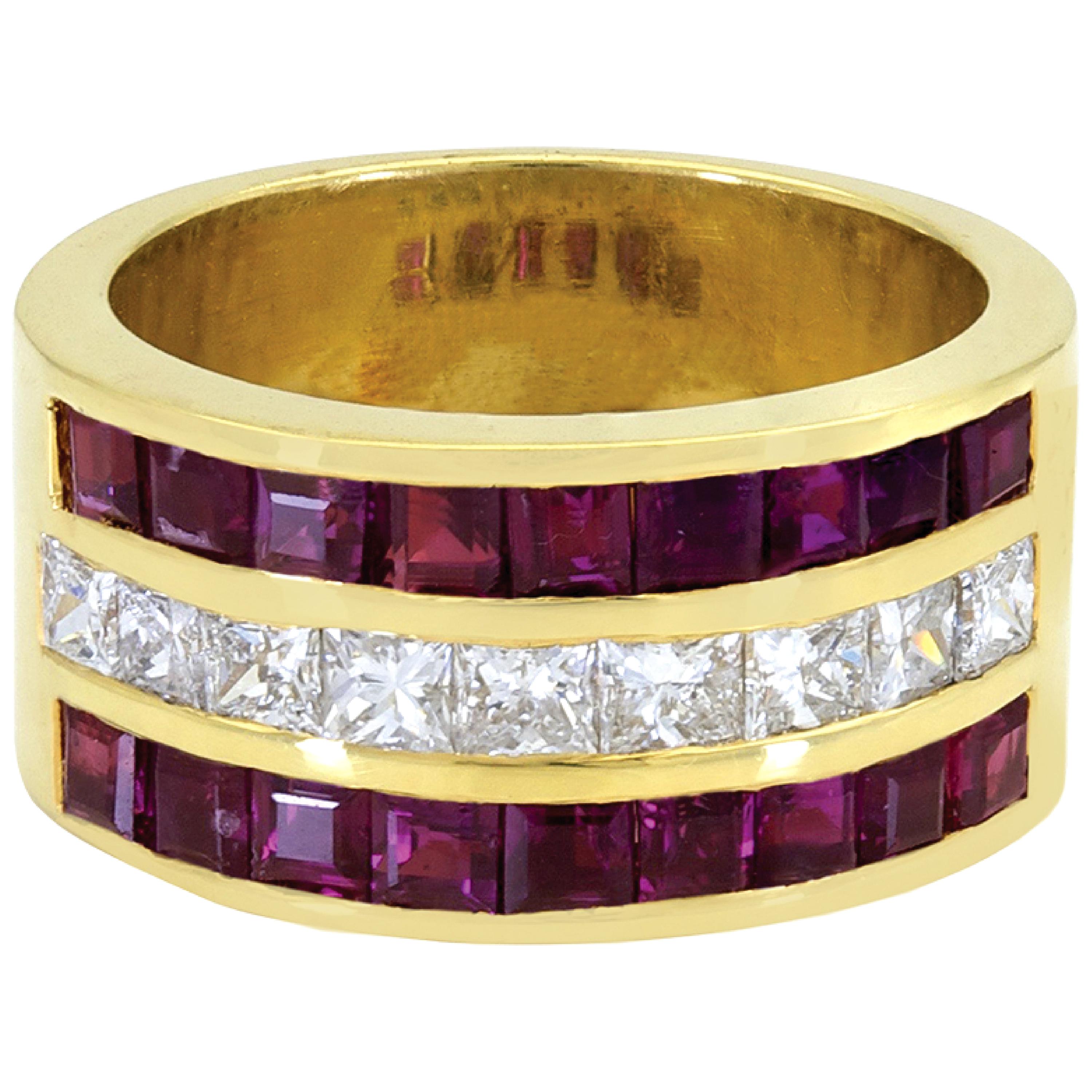 Sophia D, 1.61 Carat Yellow Gold Diamond and Ruby Dome Ring For Sale