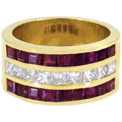 Sophia D, Anello con diamante e rubino a cupola in oro giallo da 1,61 carati