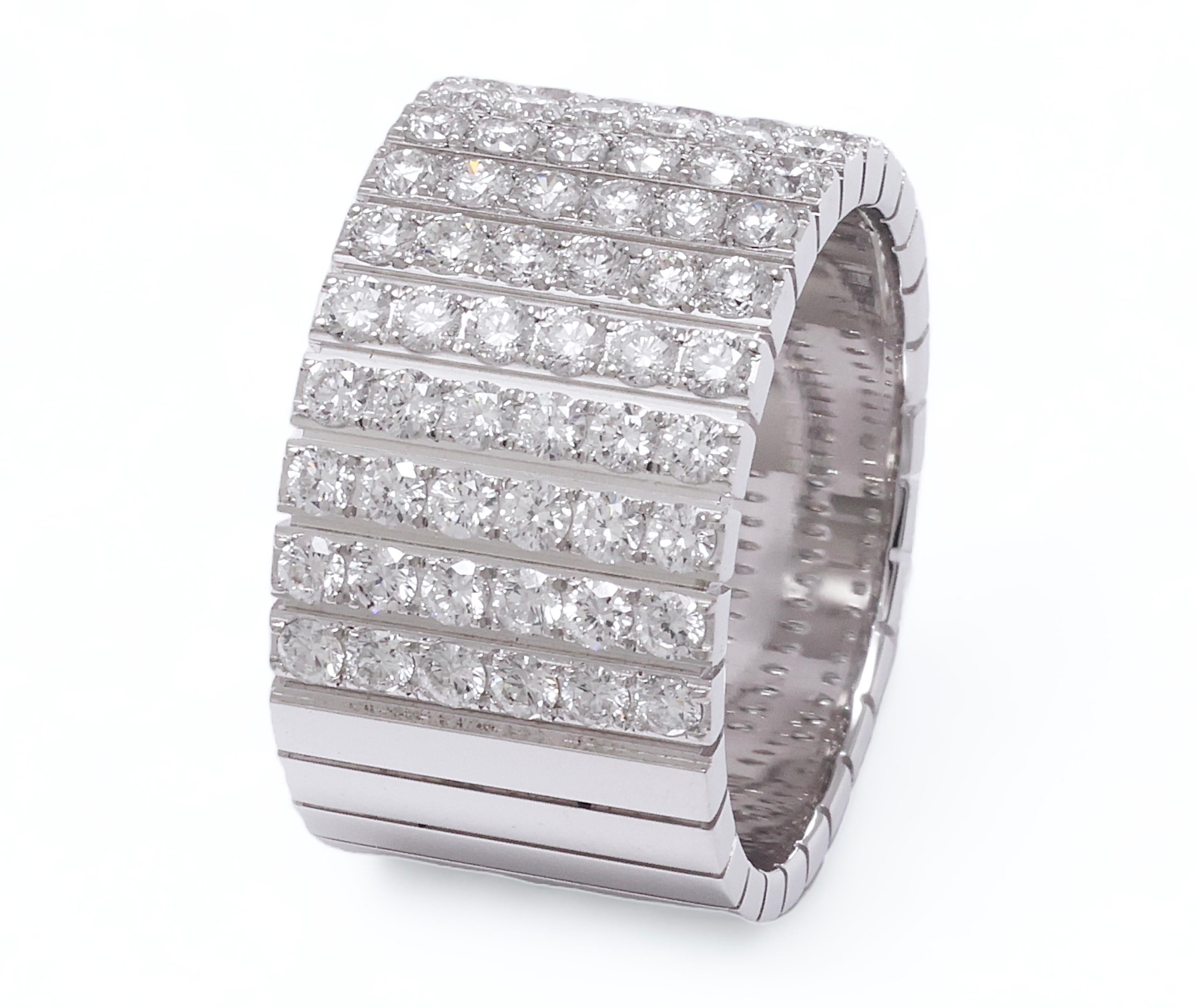 Brilliant Cut Gorgeous 18 kt. White Gold Ring Set 2.16 Ct Diamonds For Sale