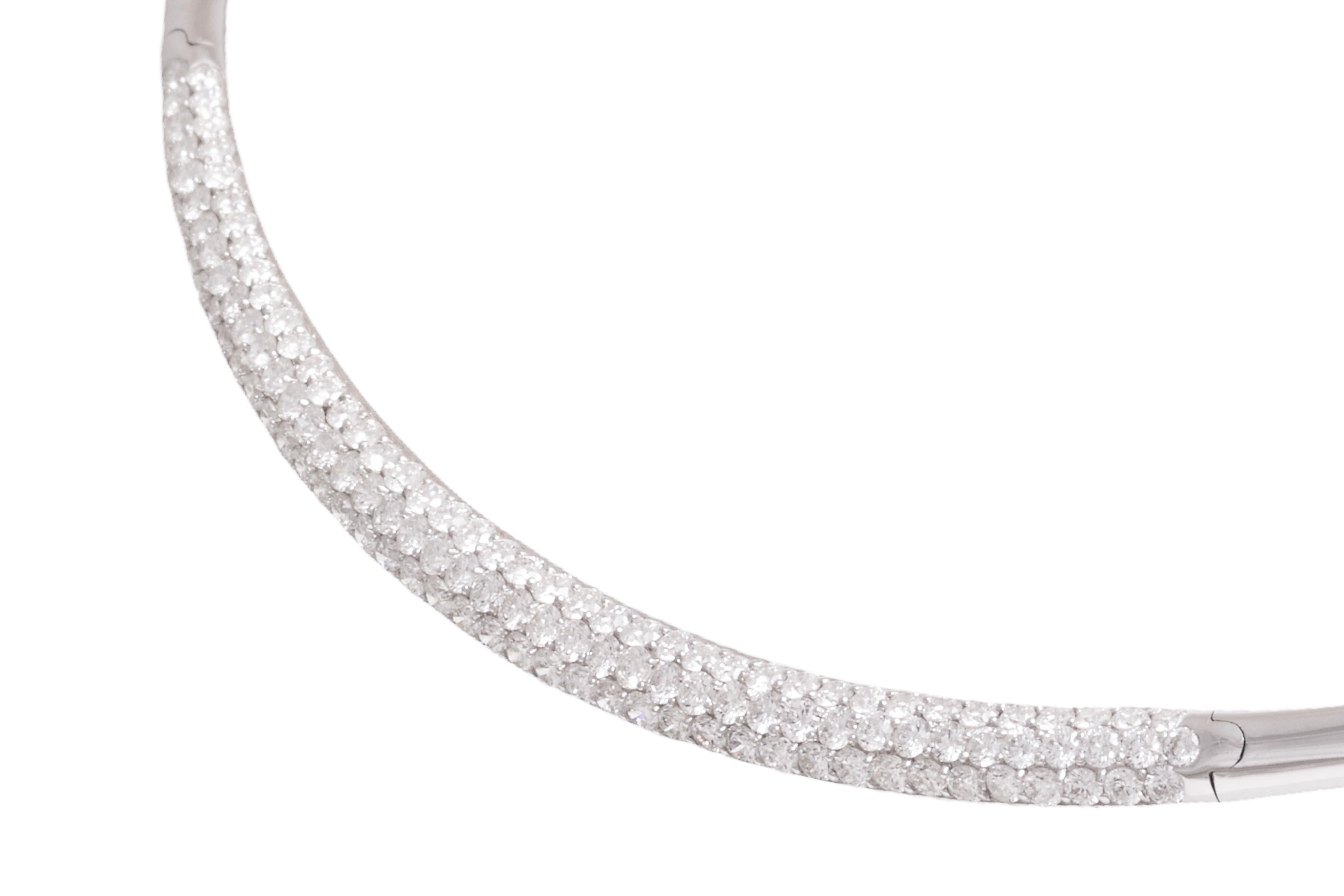 Women's or Men's Gorgeous 18 kt. White Gold Sturdy Necklace with 2.6 ct. Diamonds  For Sale