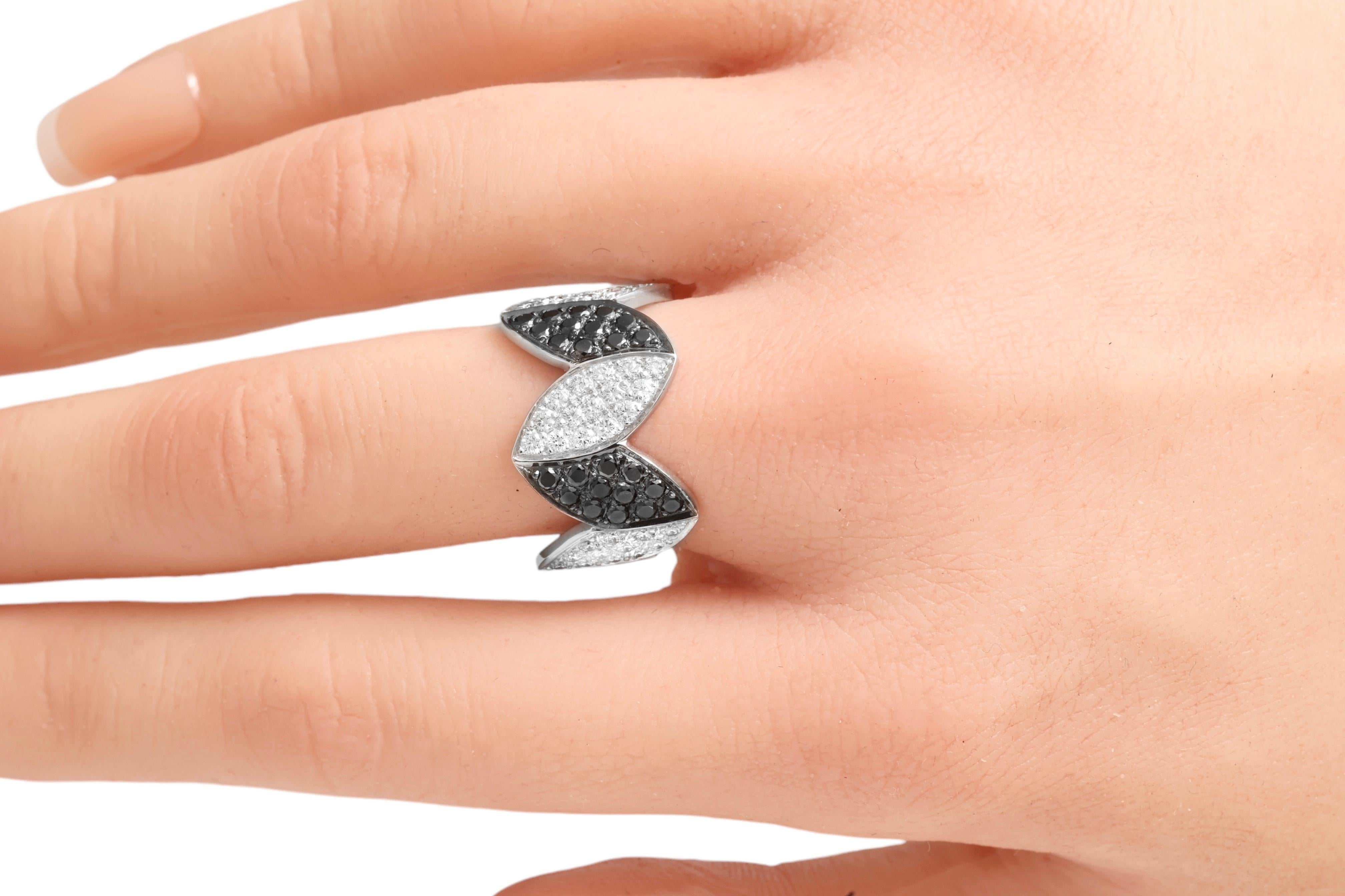 Gorgeous 18 kt. White Gold Zigzag 1.2 ct. Black & White Brilliant Cut Diamonds For Sale 10