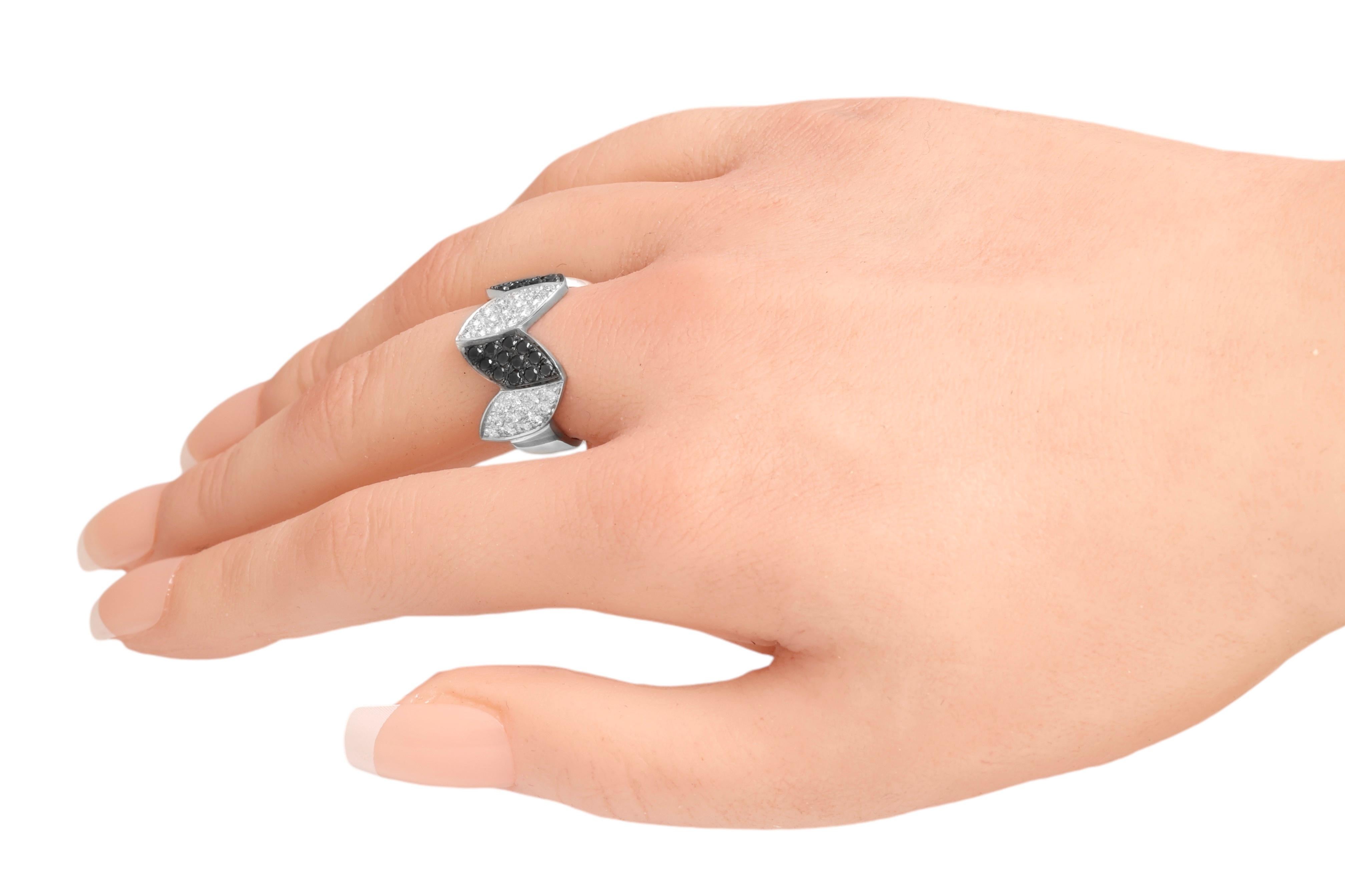 Gorgeous 18 kt. White Gold Zigzag 1.2 ct. Black & White Brilliant Cut Diamonds For Sale 12