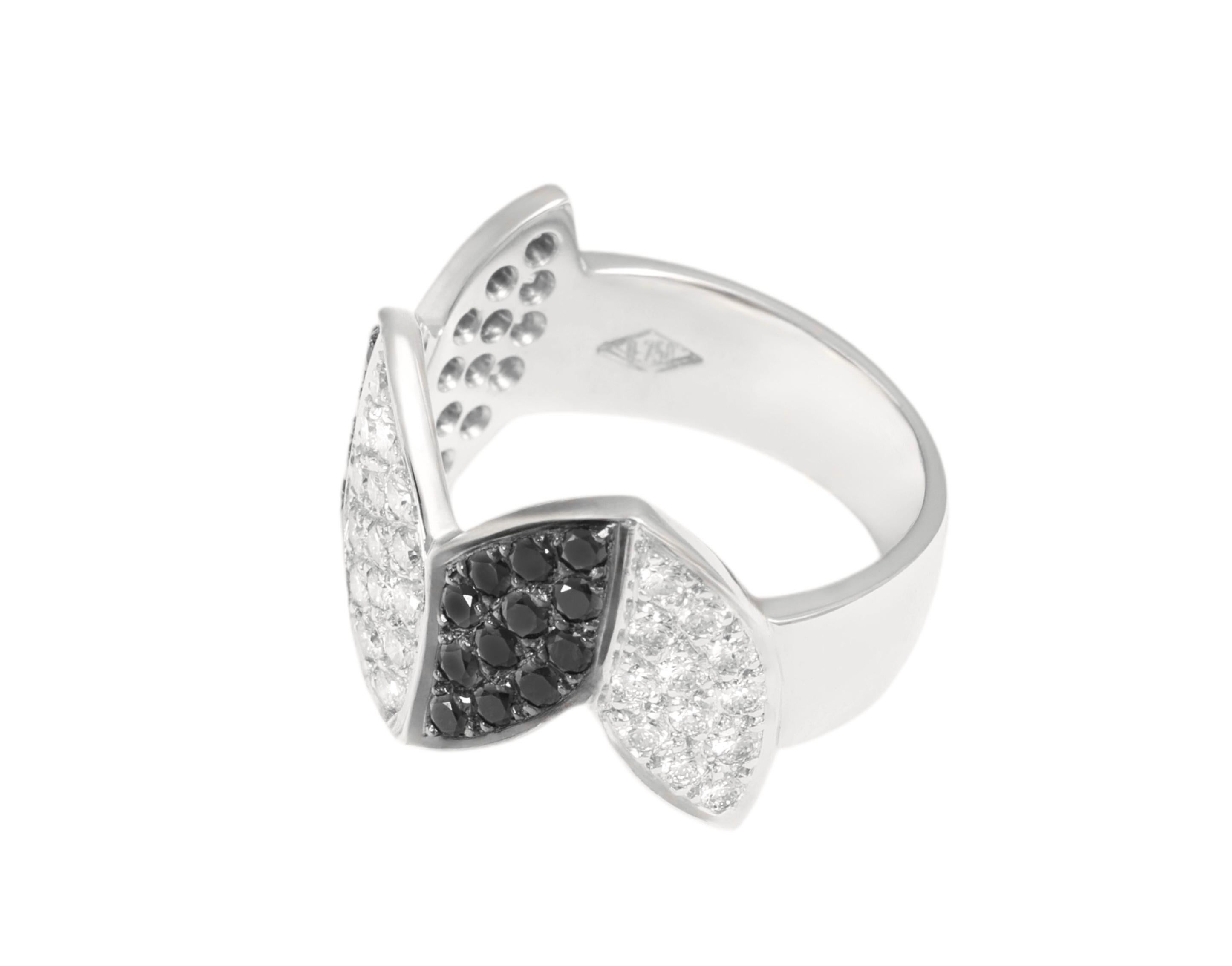 Gorgeous 18 kt. White Gold Zigzag 1.2 ct. Black & White Brilliant Cut Diamonds For Sale 1