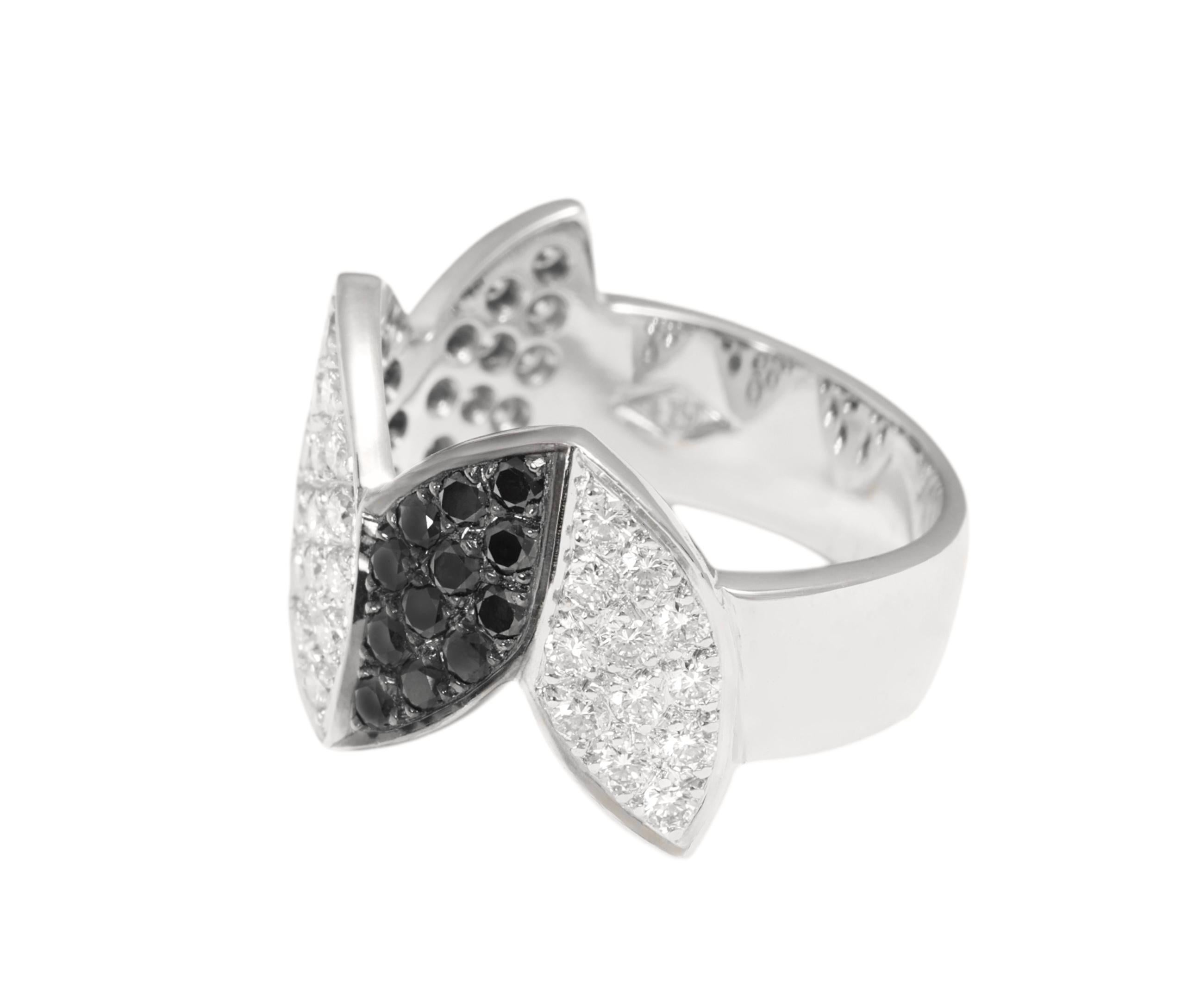 Gorgeous 18 kt. White Gold Zigzag 1.2 ct. Black & White Brilliant Cut Diamonds For Sale 3