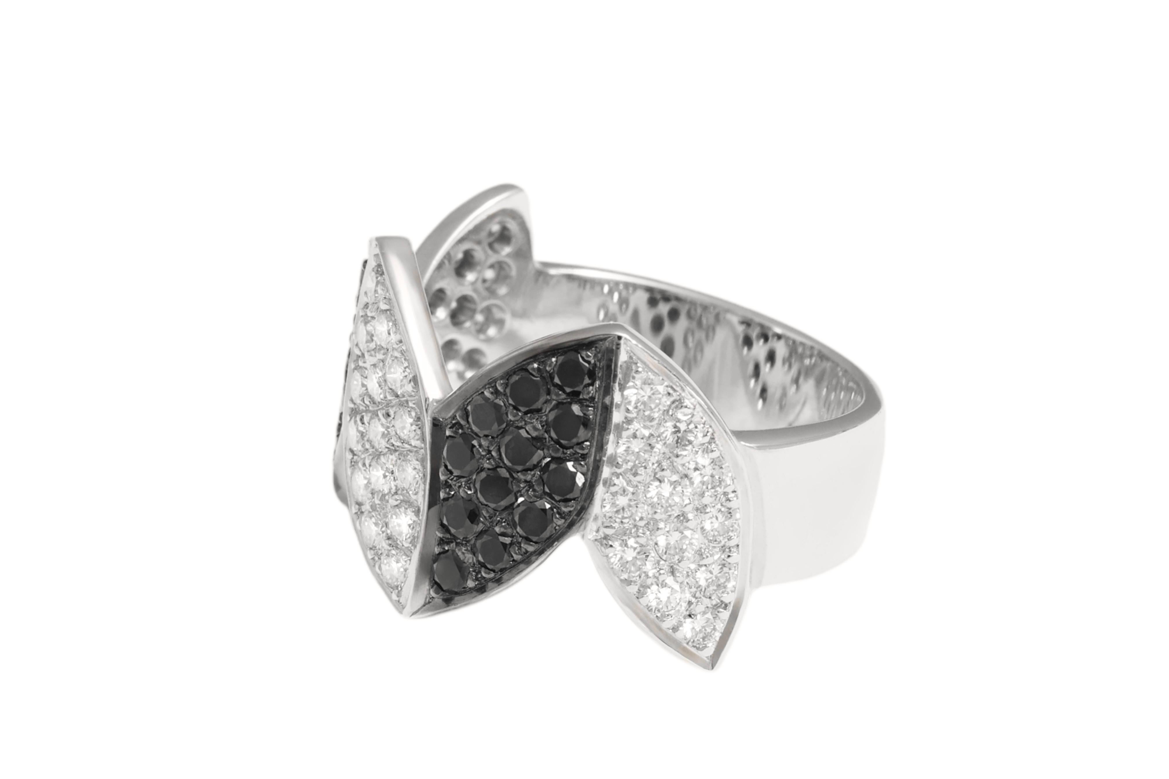 Gorgeous 18 kt. White Gold Zigzag 1.2 ct. Black & White Brilliant Cut Diamonds For Sale 4
