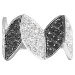 Magnifique pièce d'orfèvrerie 18 kt. Or blanc Zigzag 1.2 ct. Diamants noirs et blancs taillés en brillant