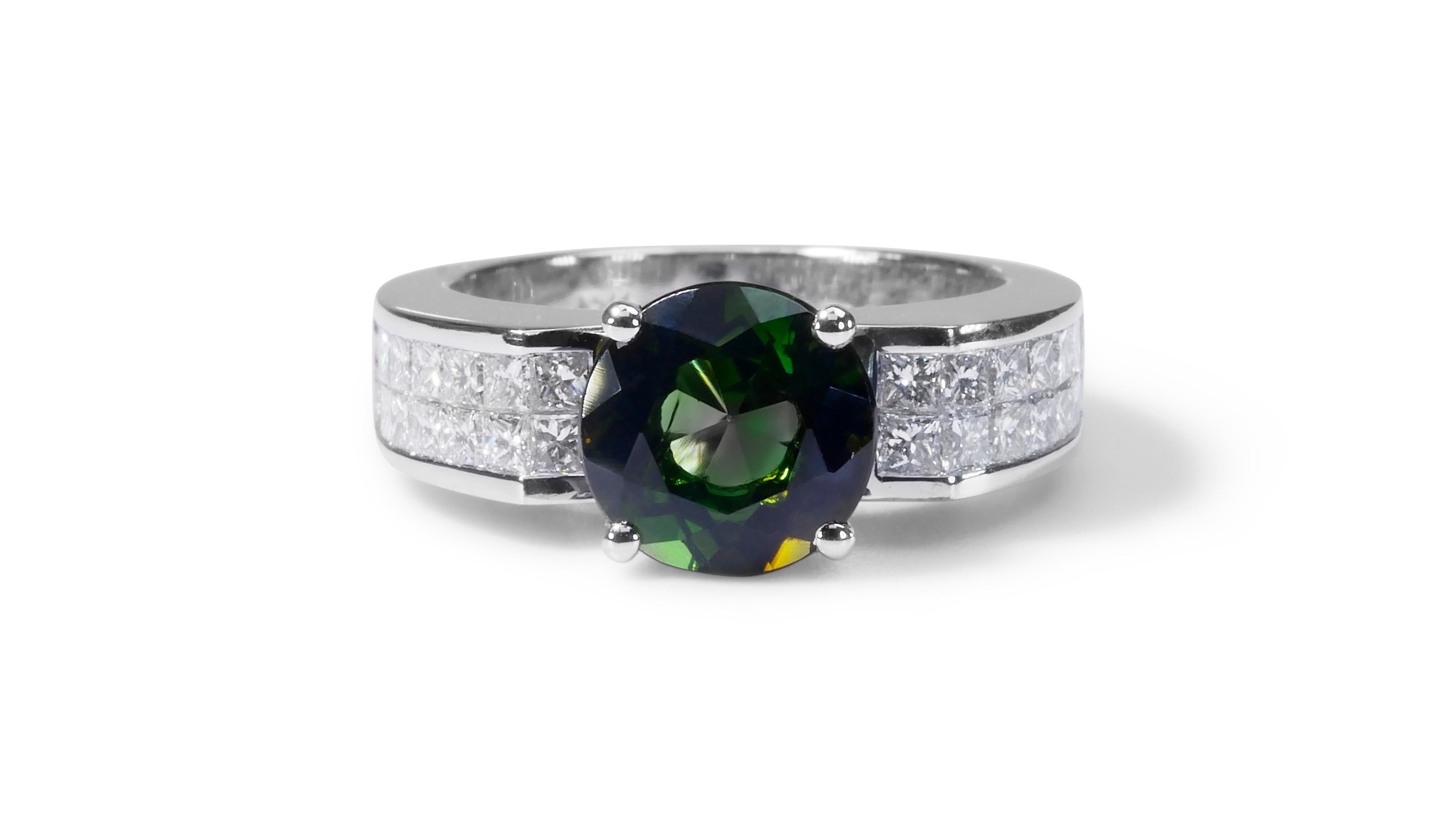 Round Cut Gorgeous 18k Pavé Ring with 1.65 Ct Natural Tourmaline and Diamonds, IGI Cert