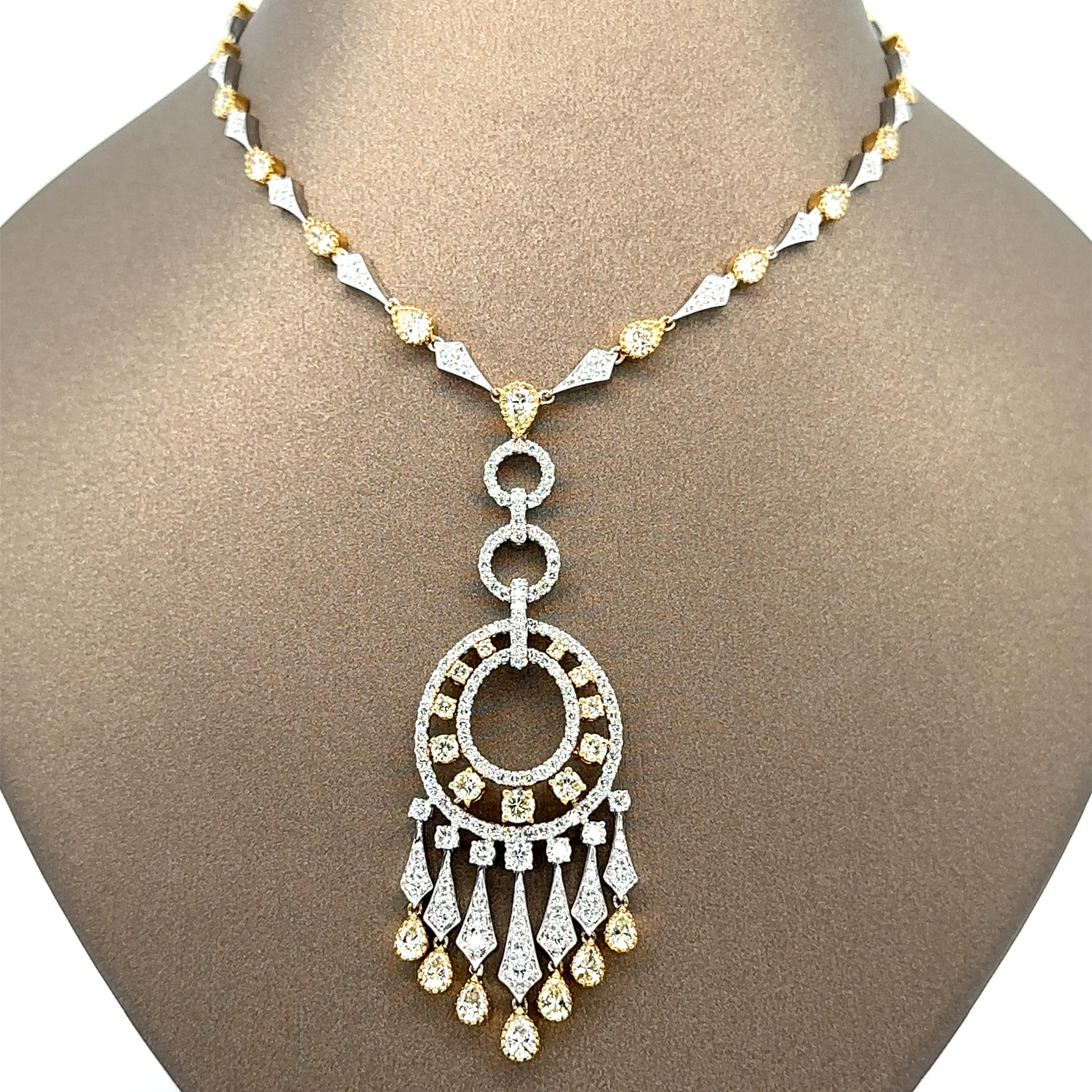 Splendida collana a lampadario in oro 18k bicolore con diamanti bianchi e gialli da 9 ct. In condizioni ottime in vendita a Montclair, NJ