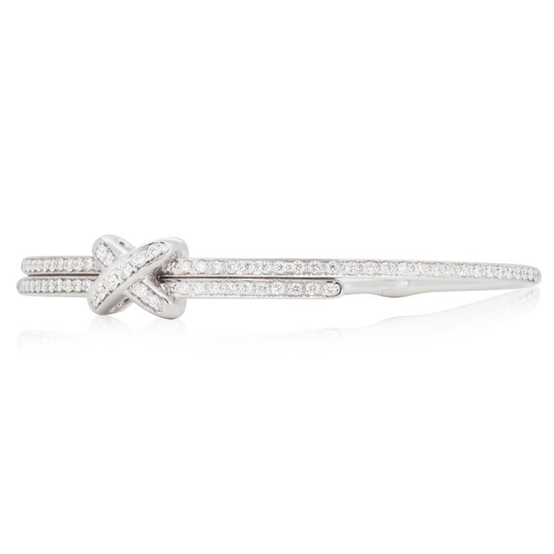 Gorgeous 18k White Gold Bangle with 0.84 Ct Natural Diamonds Chaumet Paris In Excellent Condition In ר�מת גן, IL