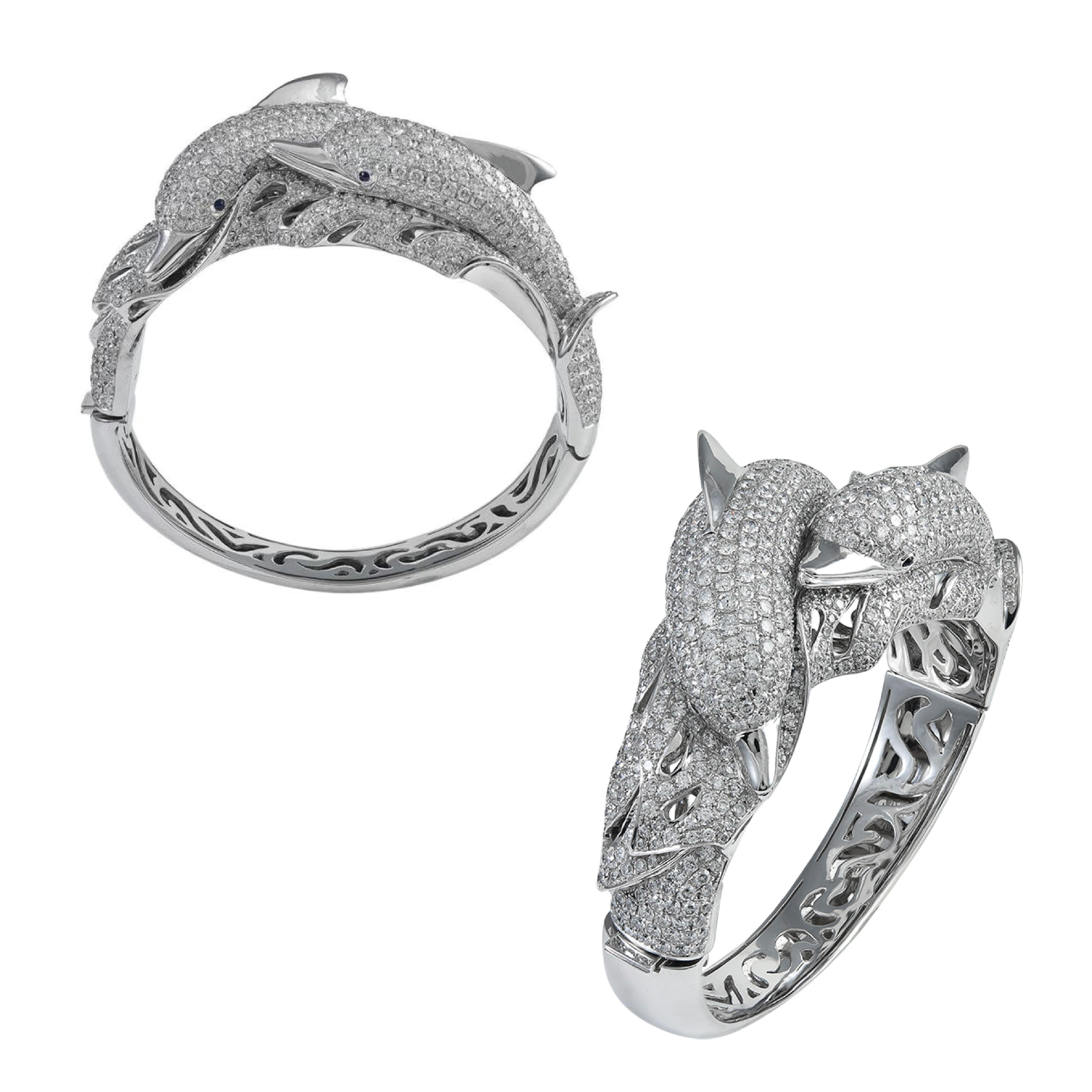 Sophia D.  17.44 Carats Diamond Dolphin Cuff in White Gold In New Condition For Sale In New York, NY